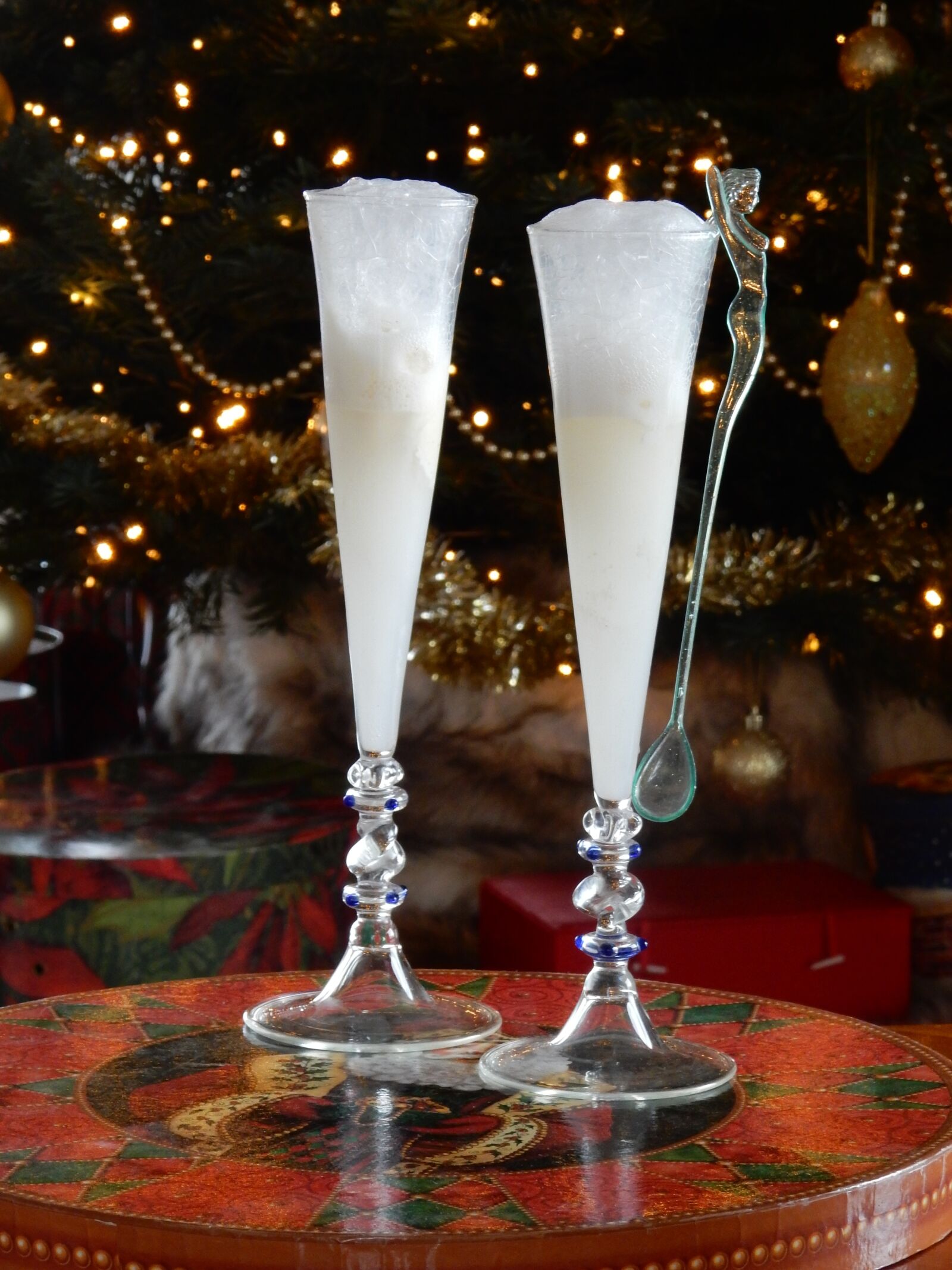Nikon Coolpix S9900 sample photo. Xmas, spoom, drink photography
