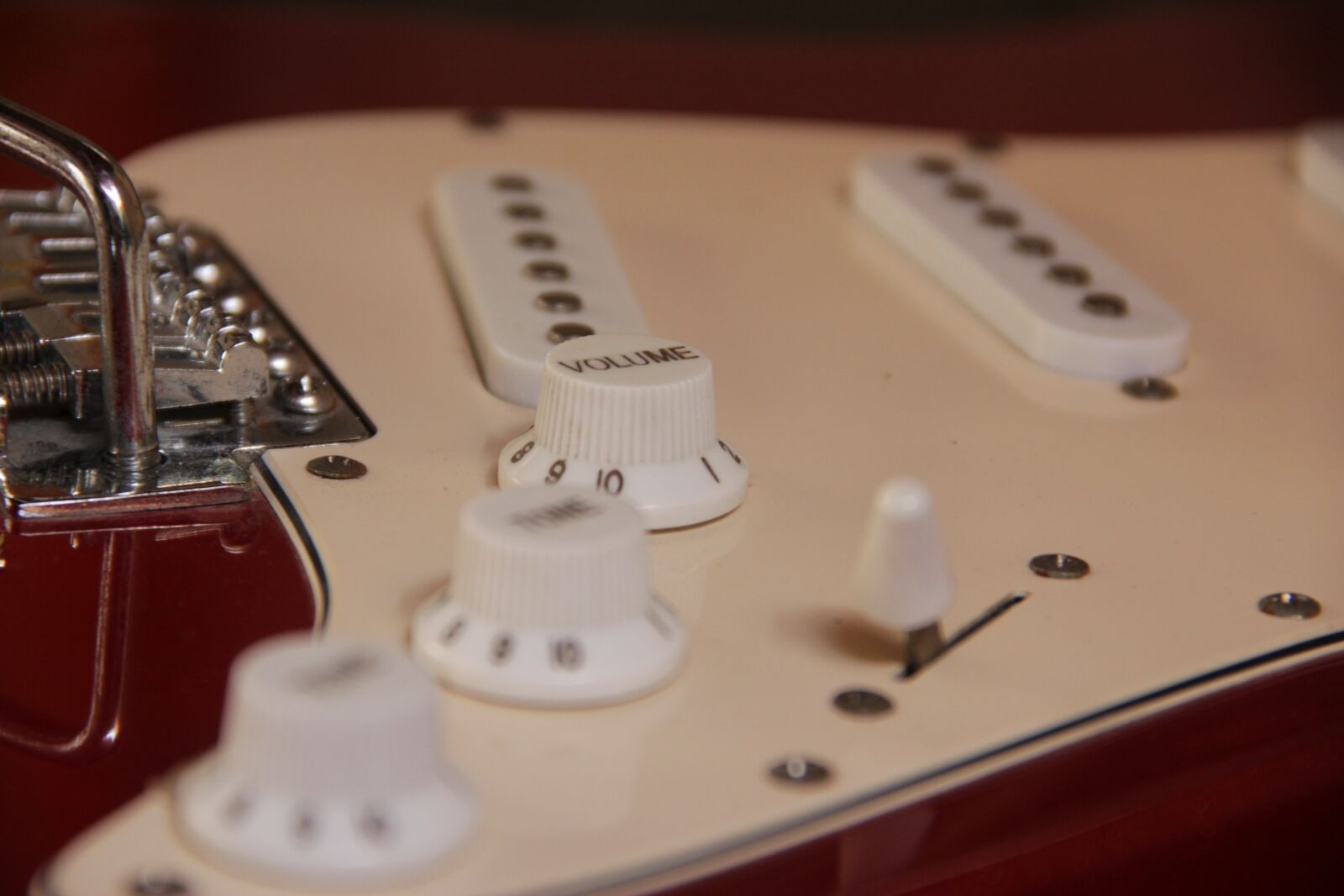 Canon EOS 600D (Rebel EOS T3i / EOS Kiss X5) sample photo. Music, guitar, buttons photography