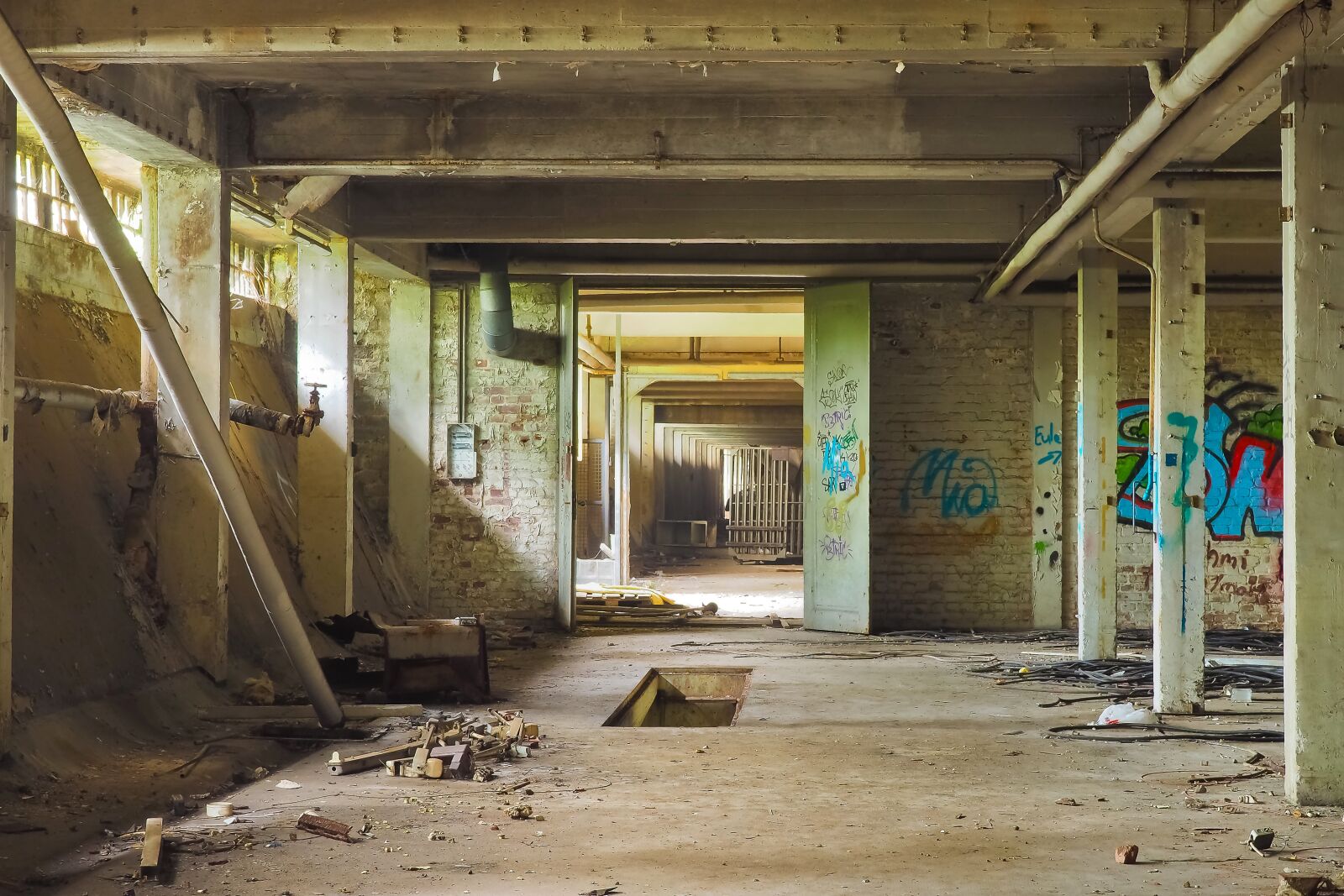 Olympus OM-D E-M10 sample photo. Lost places, old, decay photography
