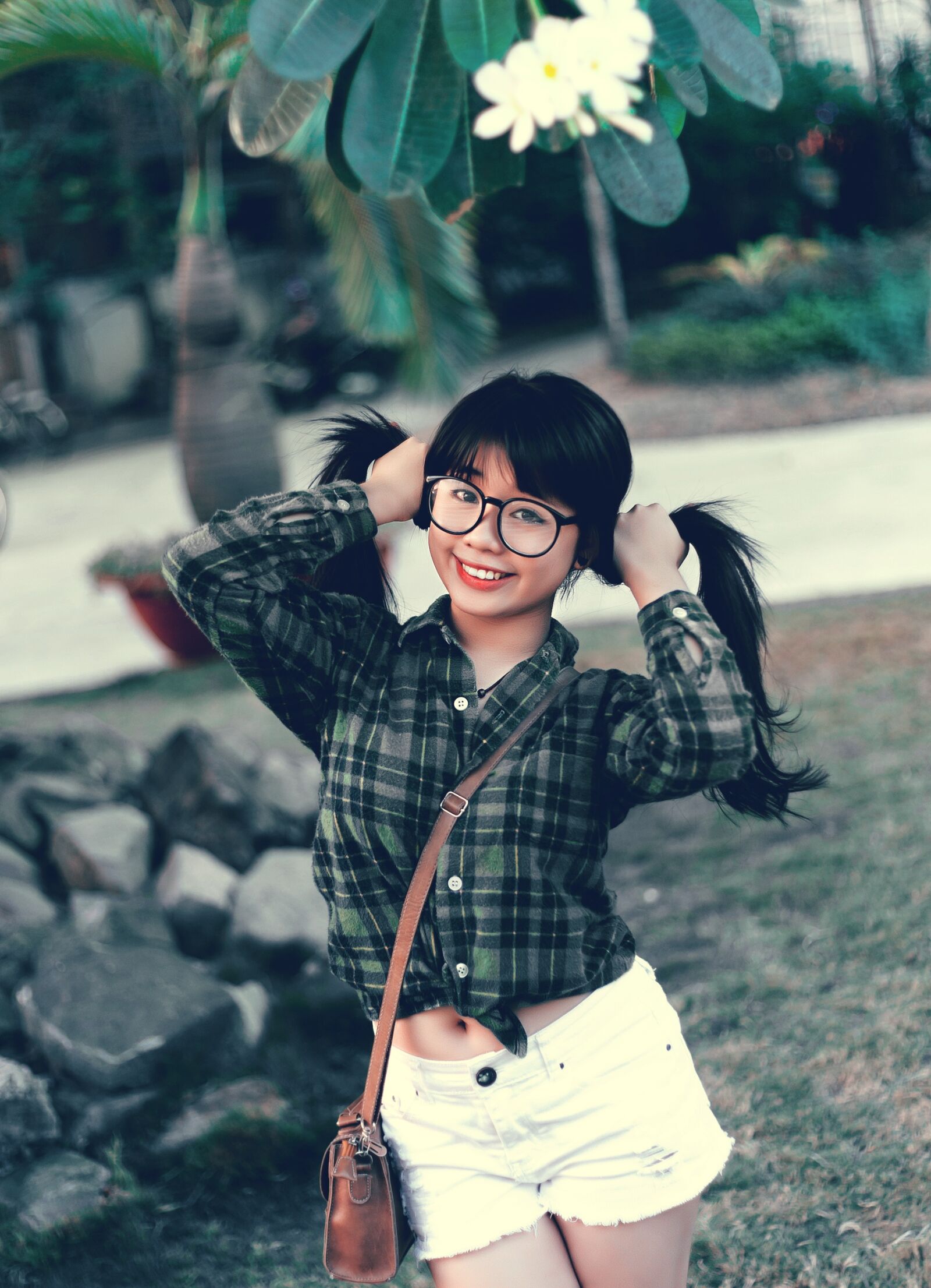 Canon EOS 5D + Canon EF 50mm f/1.8 sample photo. Vietnam girl, nice picture photography