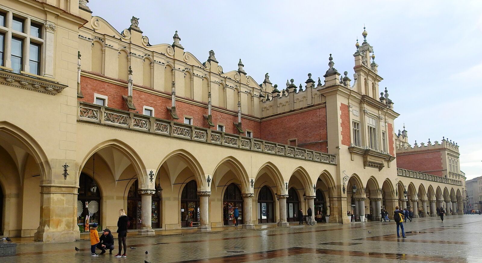 Nikon Coolpix P900 sample photo. Krak w, cloth hall photography