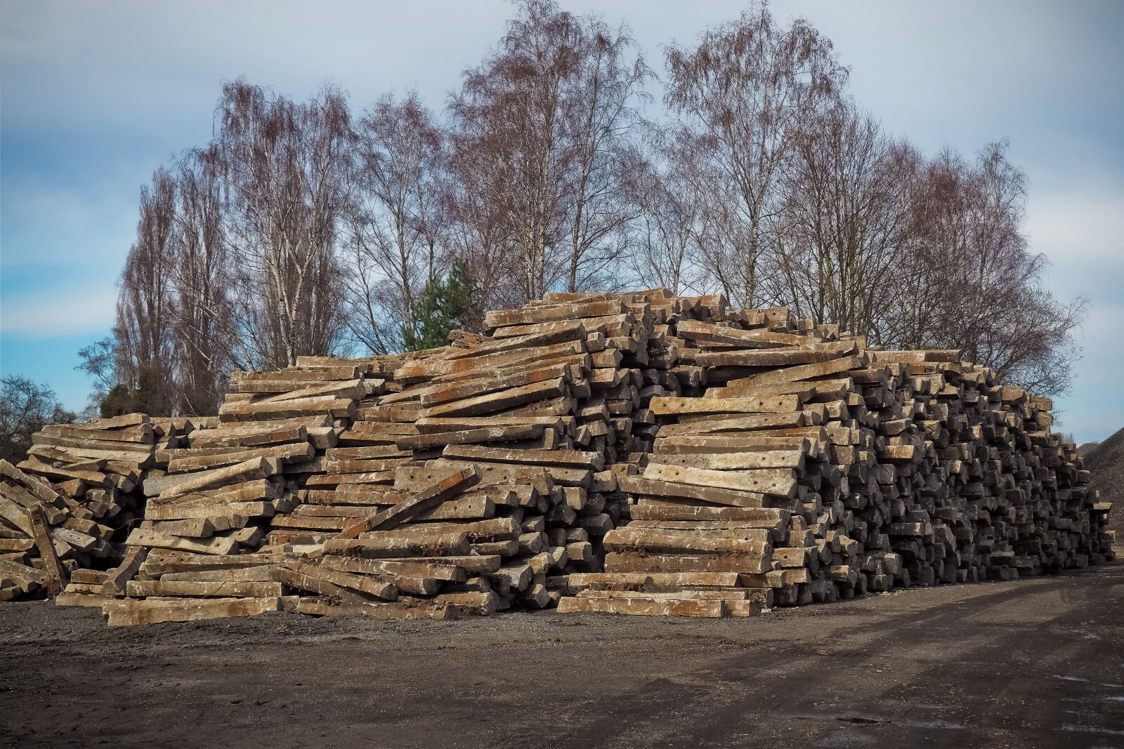 Olympus OM-D E-M10 sample photo. Railroad ties, concrete, threshold photography