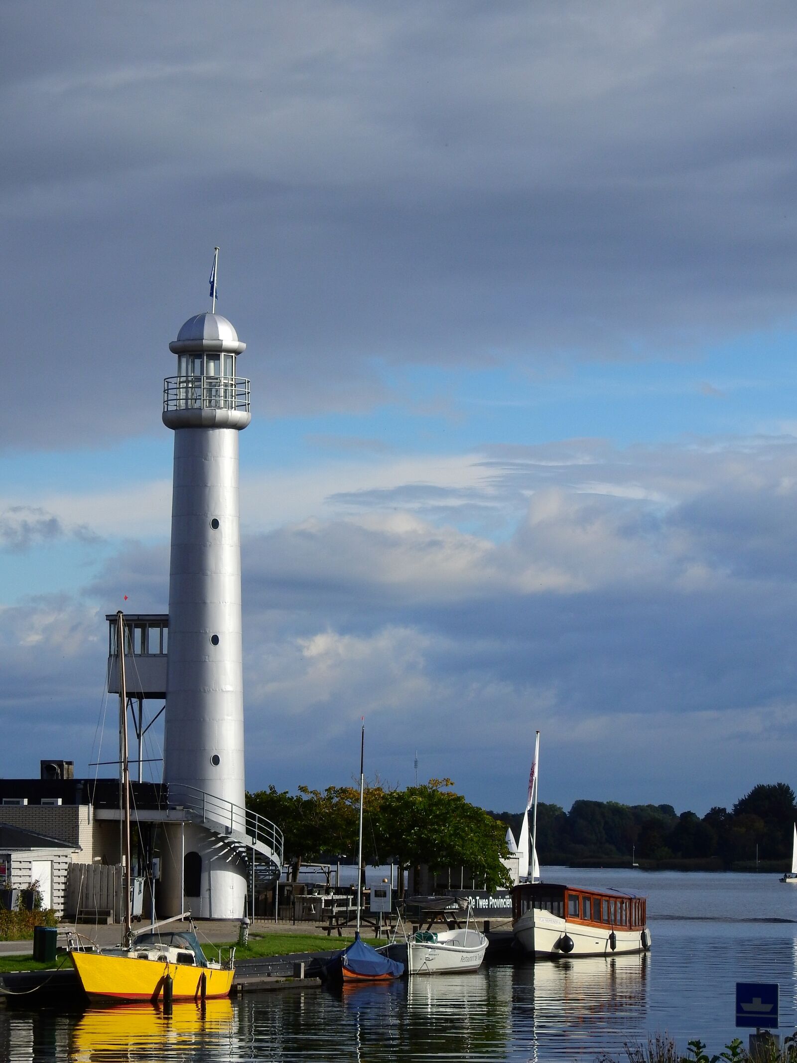 Nikon Coolpix P900 sample photo. Lighthouse, water, lake photography