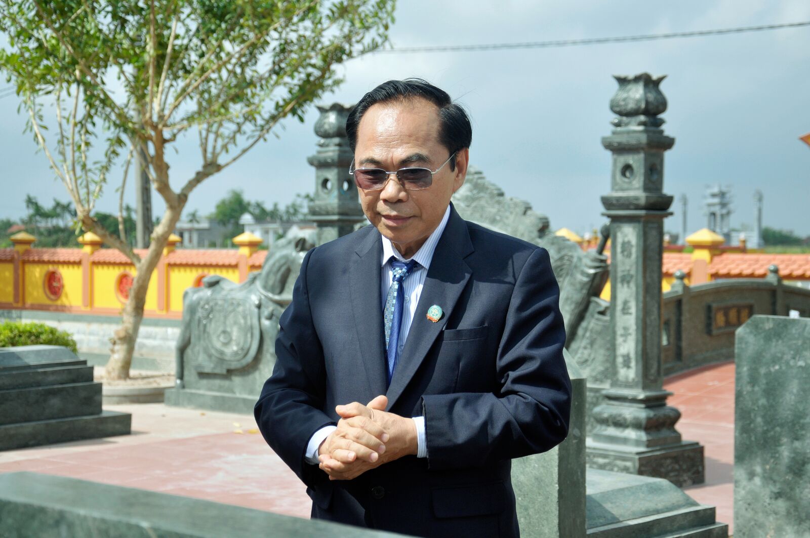 Nikon D90 sample photo. The man stood before photography