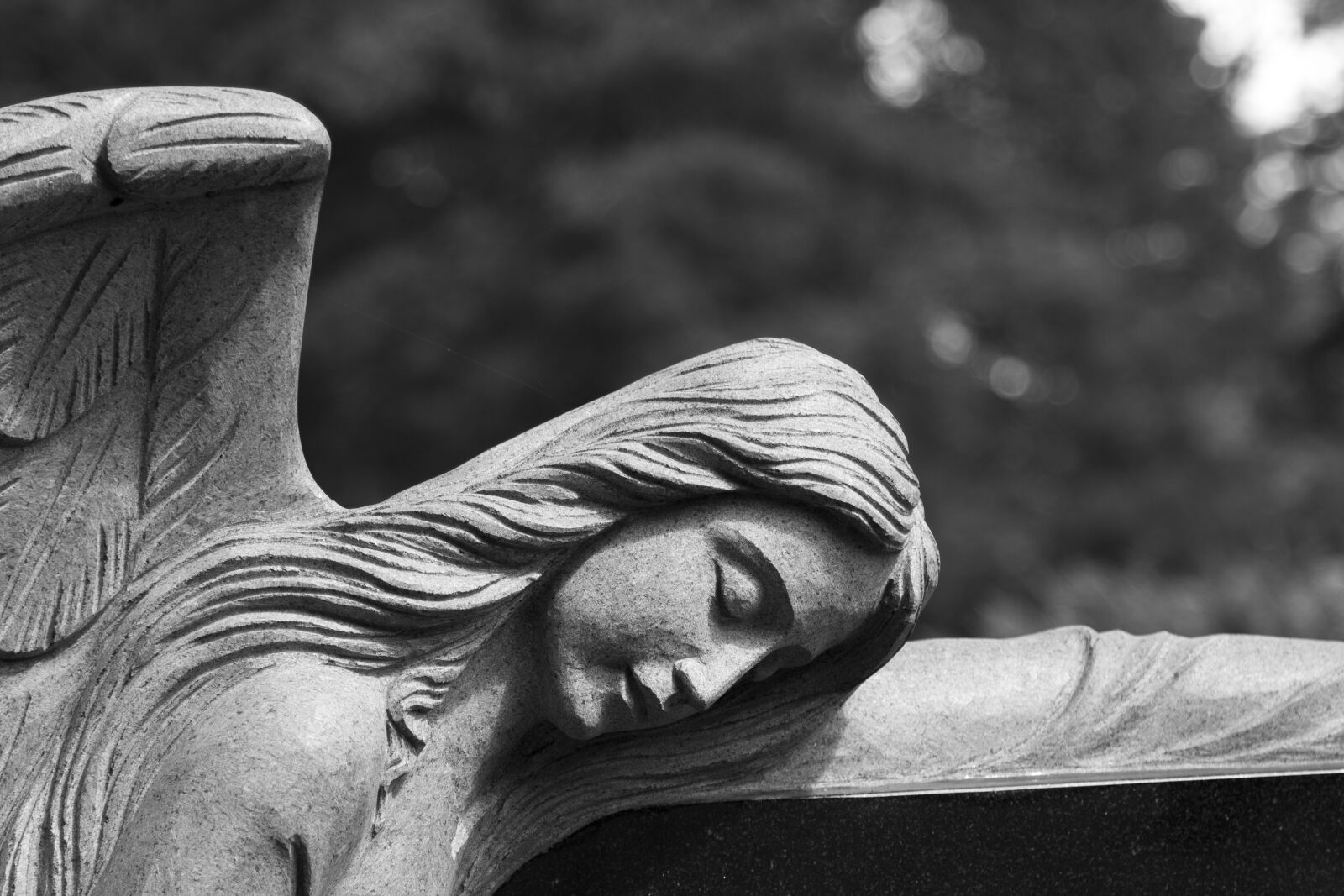 Canon EOS 70D + Canon EF 24-105mm F4L IS USM sample photo. Grayscale, cemetery, statue photography