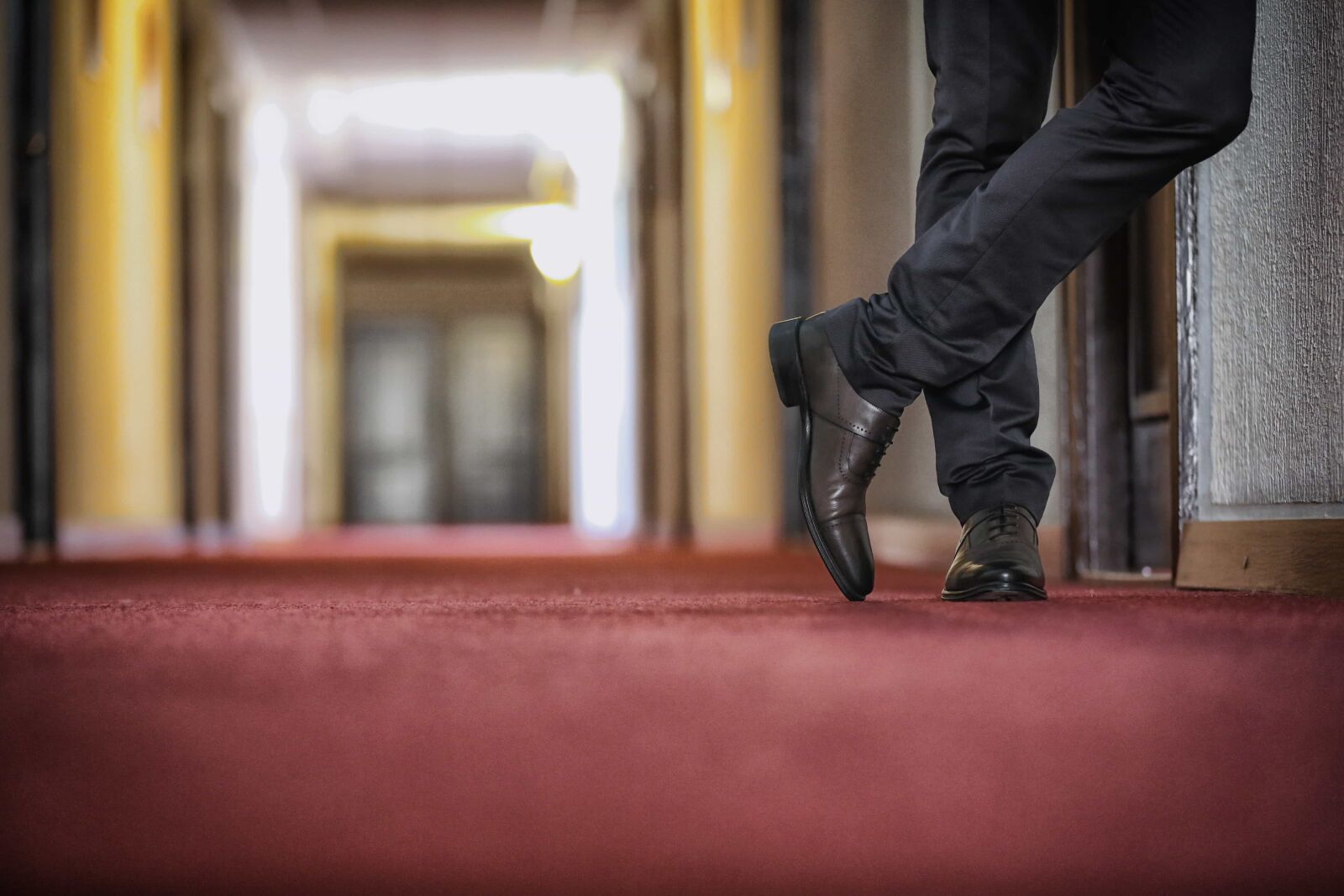 Canon EOS 5D Mark III sample photo. Businessperson, fashion, hallway, hotel photography