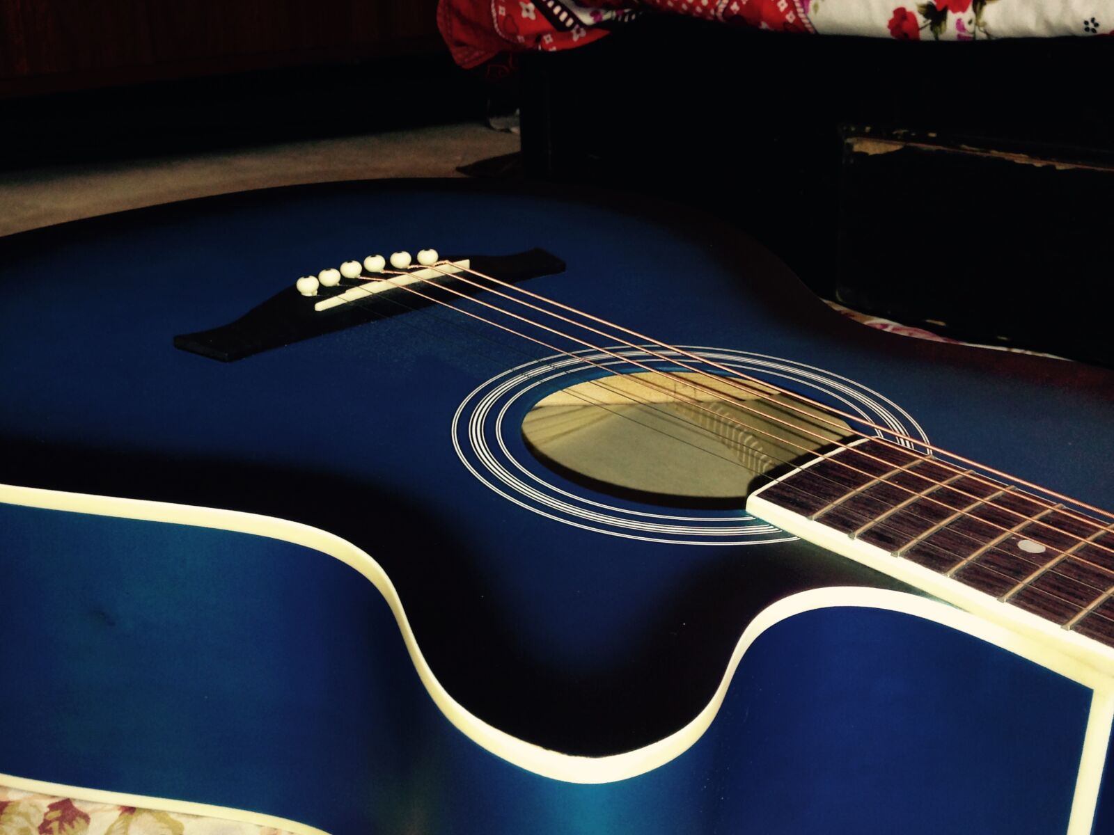 iPhone 5 back camera 4.12mm f/2.4 sample photo. Guitar, music, musician photography