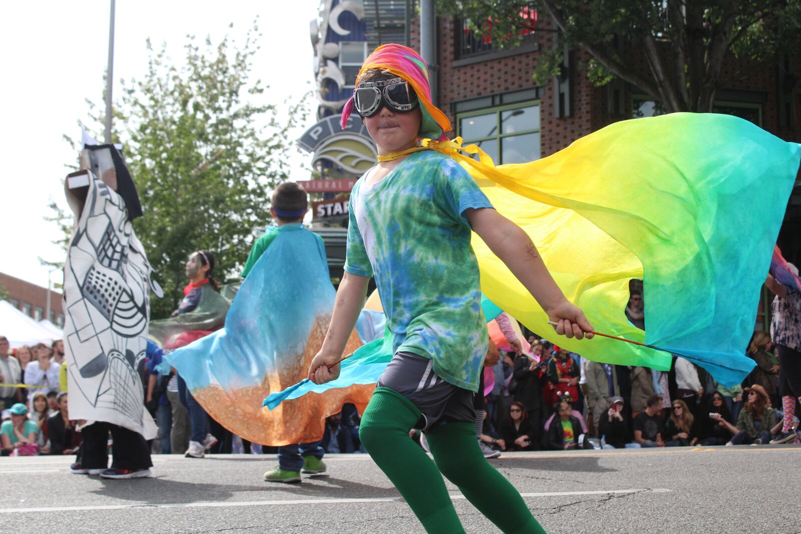 Canon EOS 1200D (EOS Rebel T5 / EOS Kiss X70 / EOS Hi) sample photo. Parade, cape, child photography