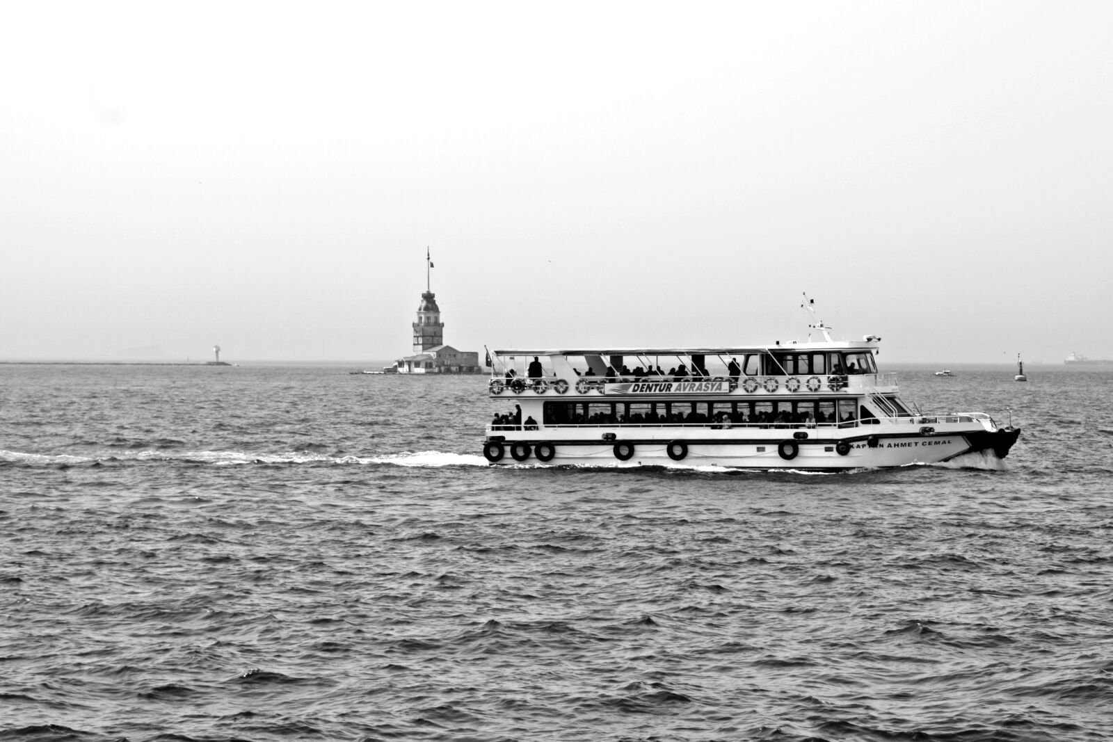 Canon EOS 1000D (EOS Digital Rebel XS / EOS Kiss F) sample photo. Port motifs, monochrome, black photography