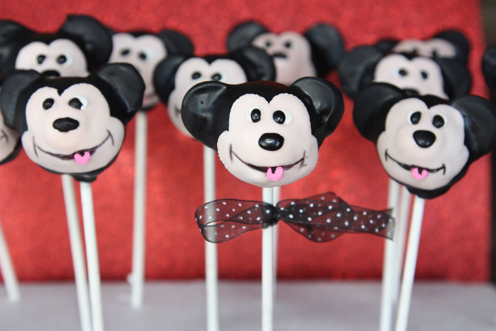 Canon EOS 450D (EOS Rebel XSi / EOS Kiss X2) sample photo. Cake pops, mickey mouse photography