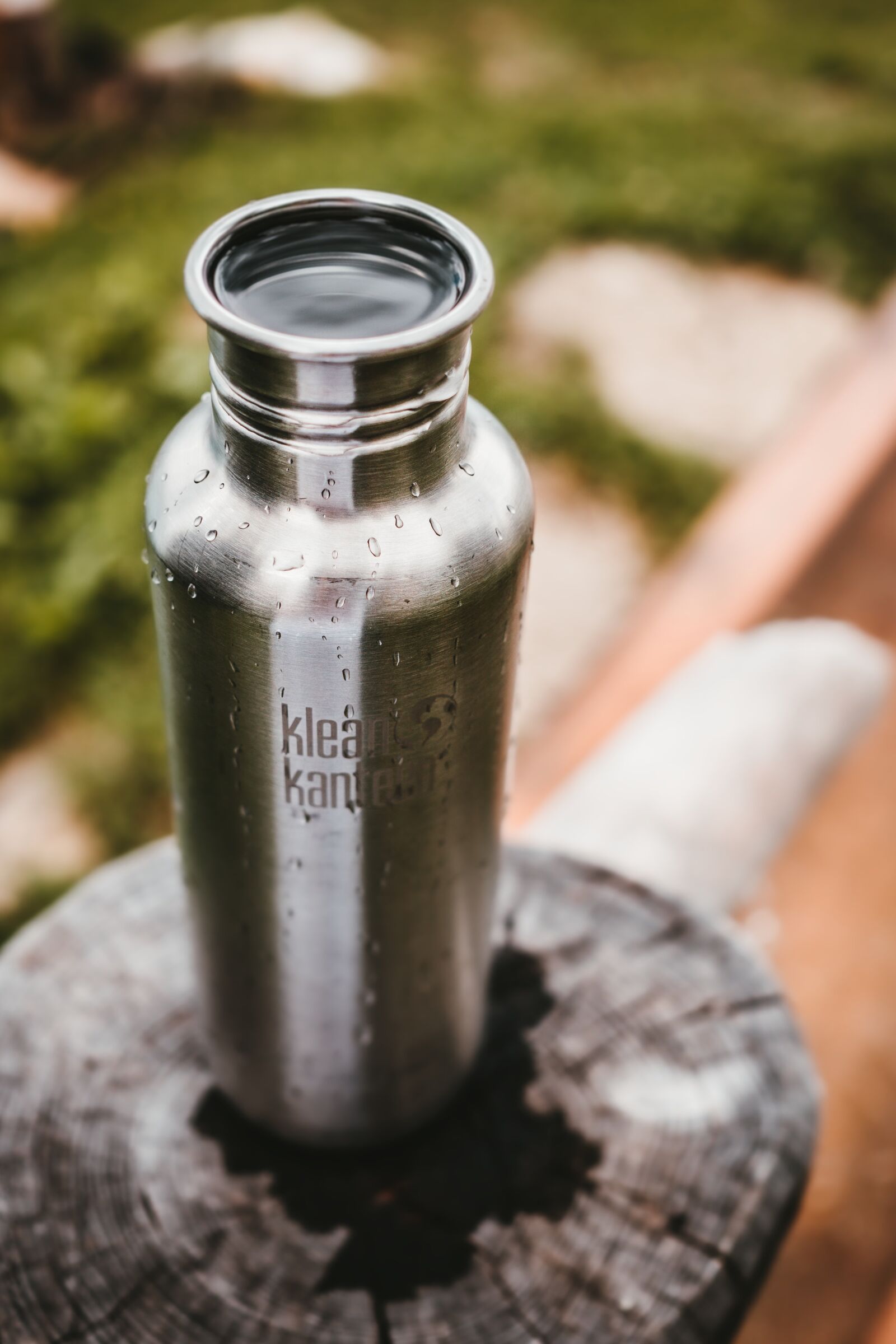 Sony a6300 + Sigma 30mm F2.8 EX DN sample photo. Clean kanteen, metal bottle photography