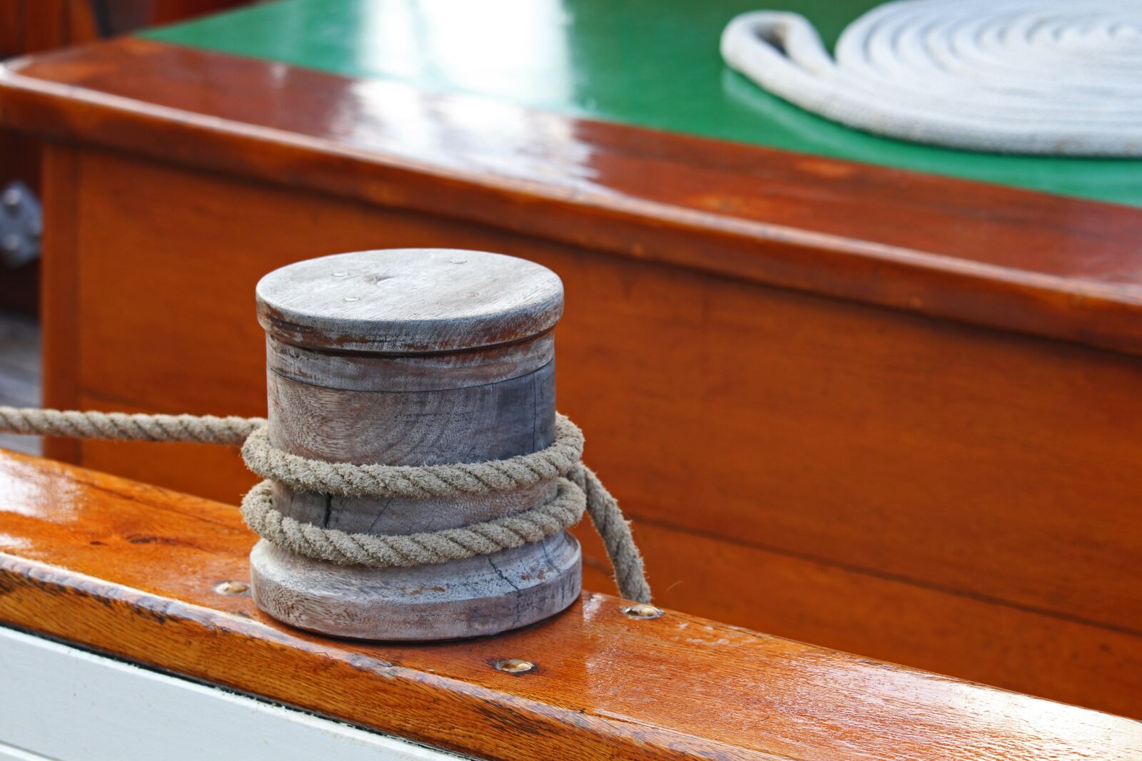 Canon EF-S 55-250mm F4-5.6 IS STM sample photo. Sailing boat, mooring, bollard photography