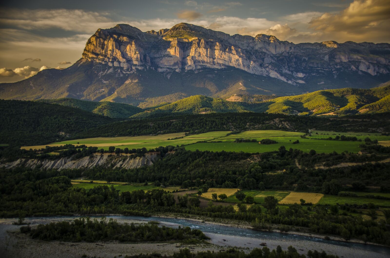 Nikon D5100 sample photo. Mountain, horizon, landscape photography