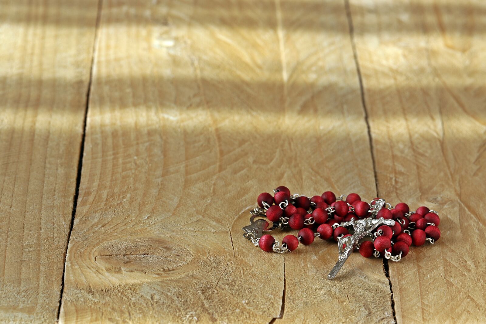 Canon EOS 7D Mark II sample photo. The rosary, cross, prayer photography