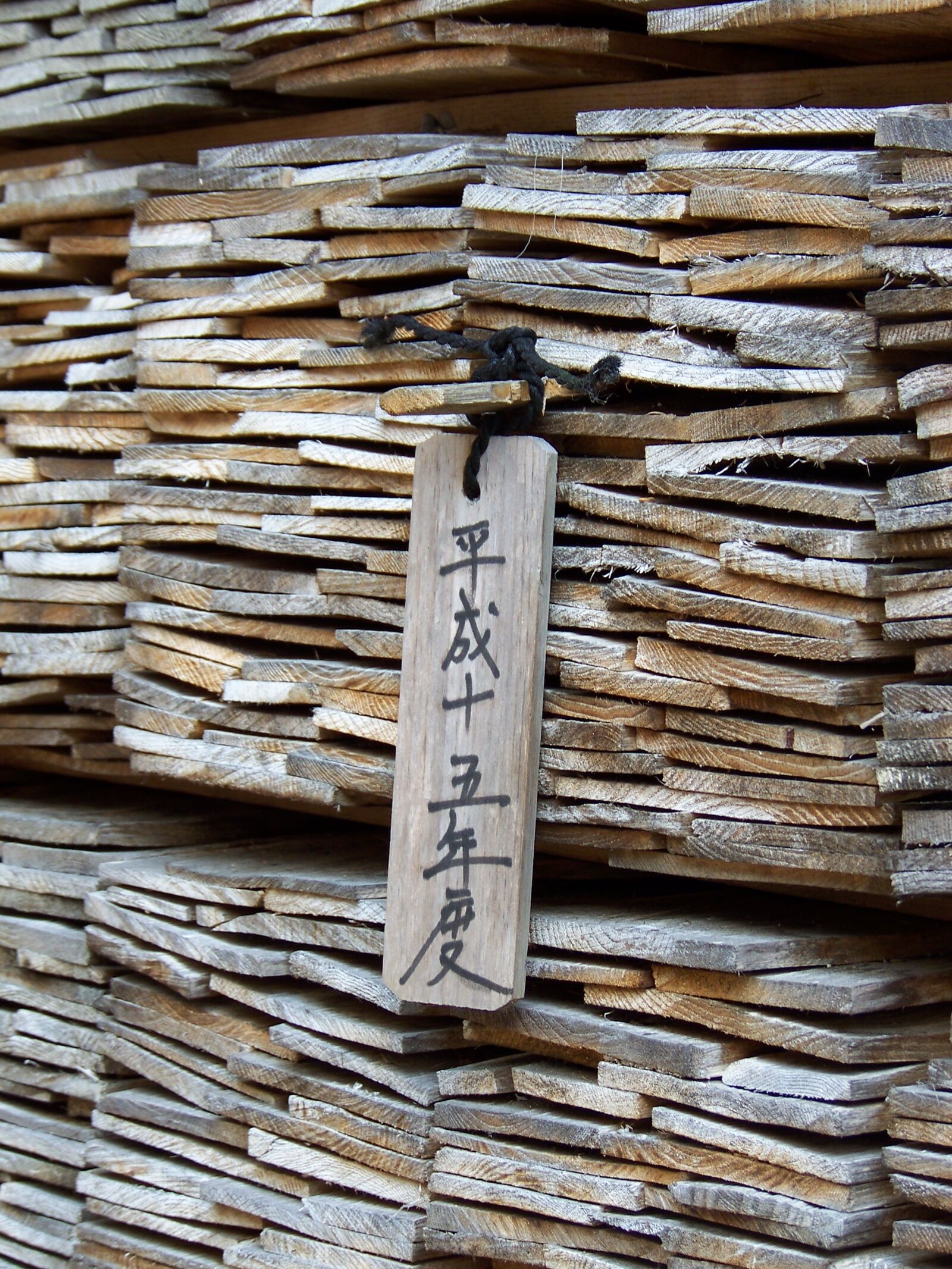 Kodak Z712 IS ZOOM DIGITAL CAMERA sample photo. Takayama, roof shingles, wood photography