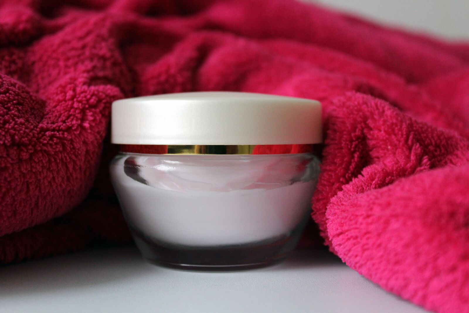 Canon EOS 1200D (EOS Rebel T5 / EOS Kiss X70 / EOS Hi) sample photo. Cream, beautician, beauty photography