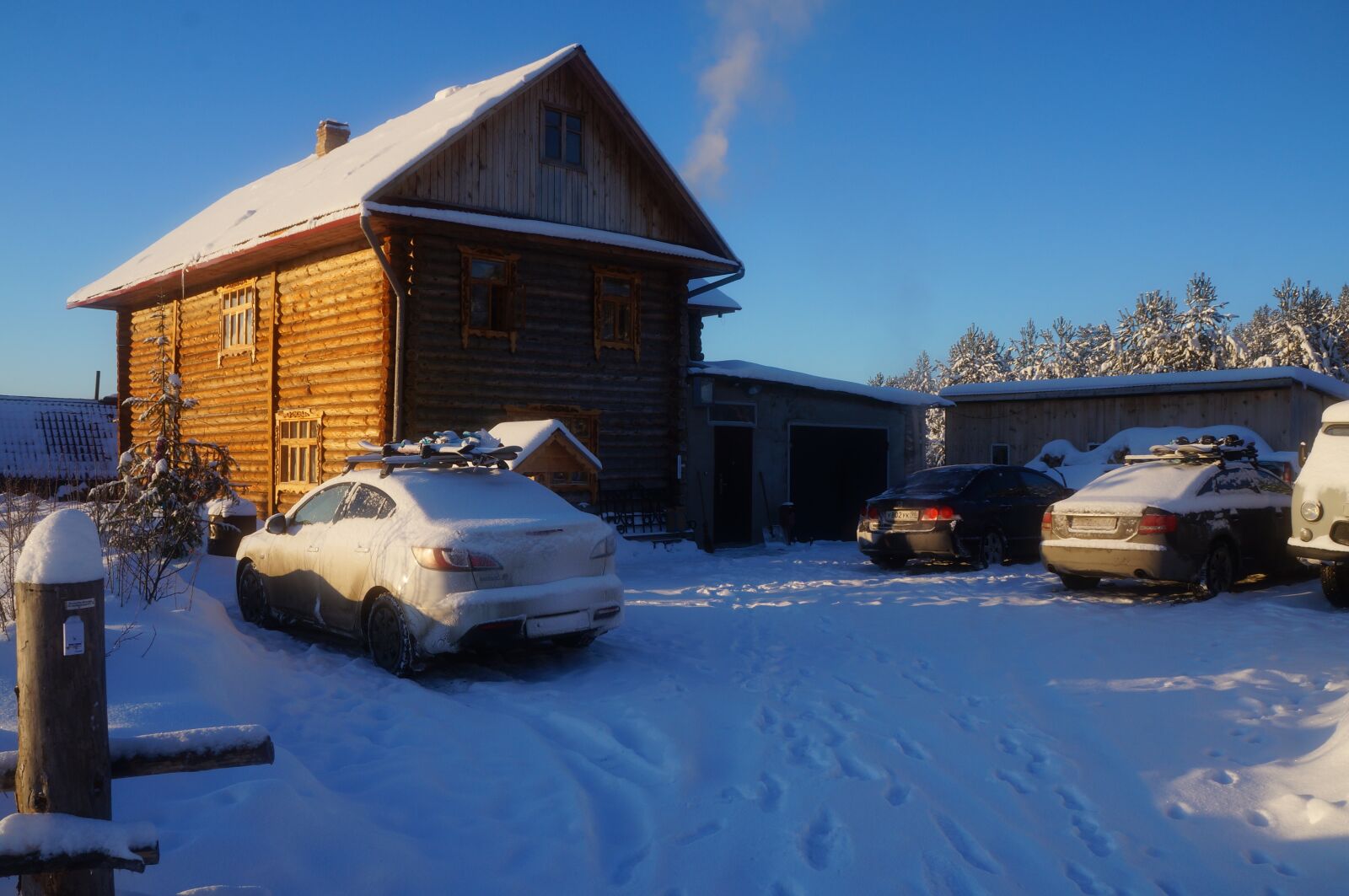 Sony Alpha NEX-F3 + Sony E 18-55mm F3.5-5.6 OSS sample photo. House, winter, village photography