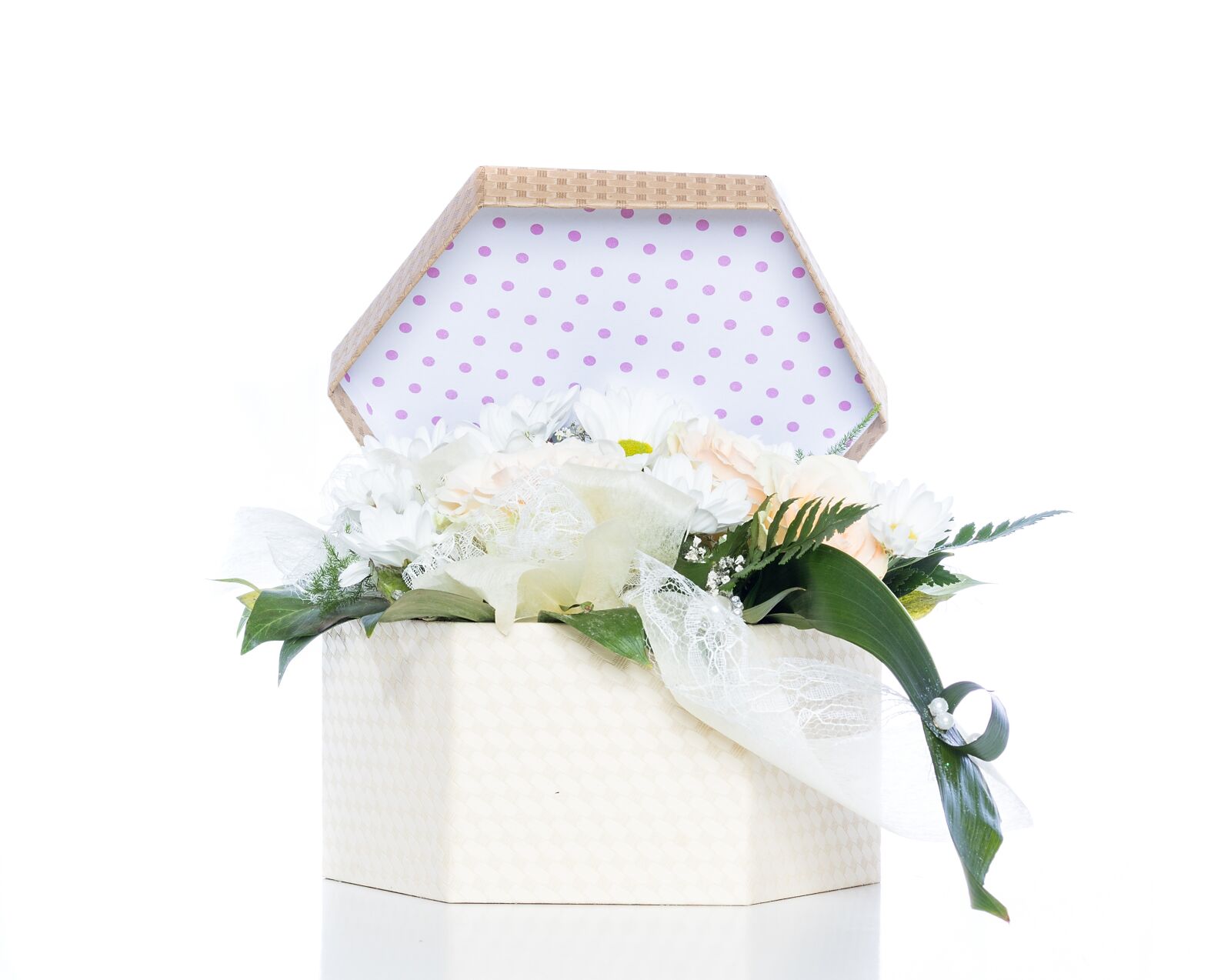 Canon EOS 750D (EOS Rebel T6i / EOS Kiss X8i) sample photo. Wedding, box, flowers photography