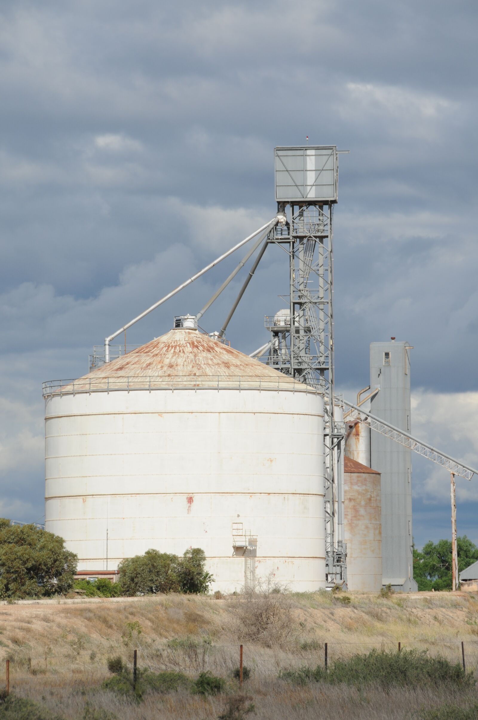 Nikon D300 sample photo. Tank, storage, grain photography