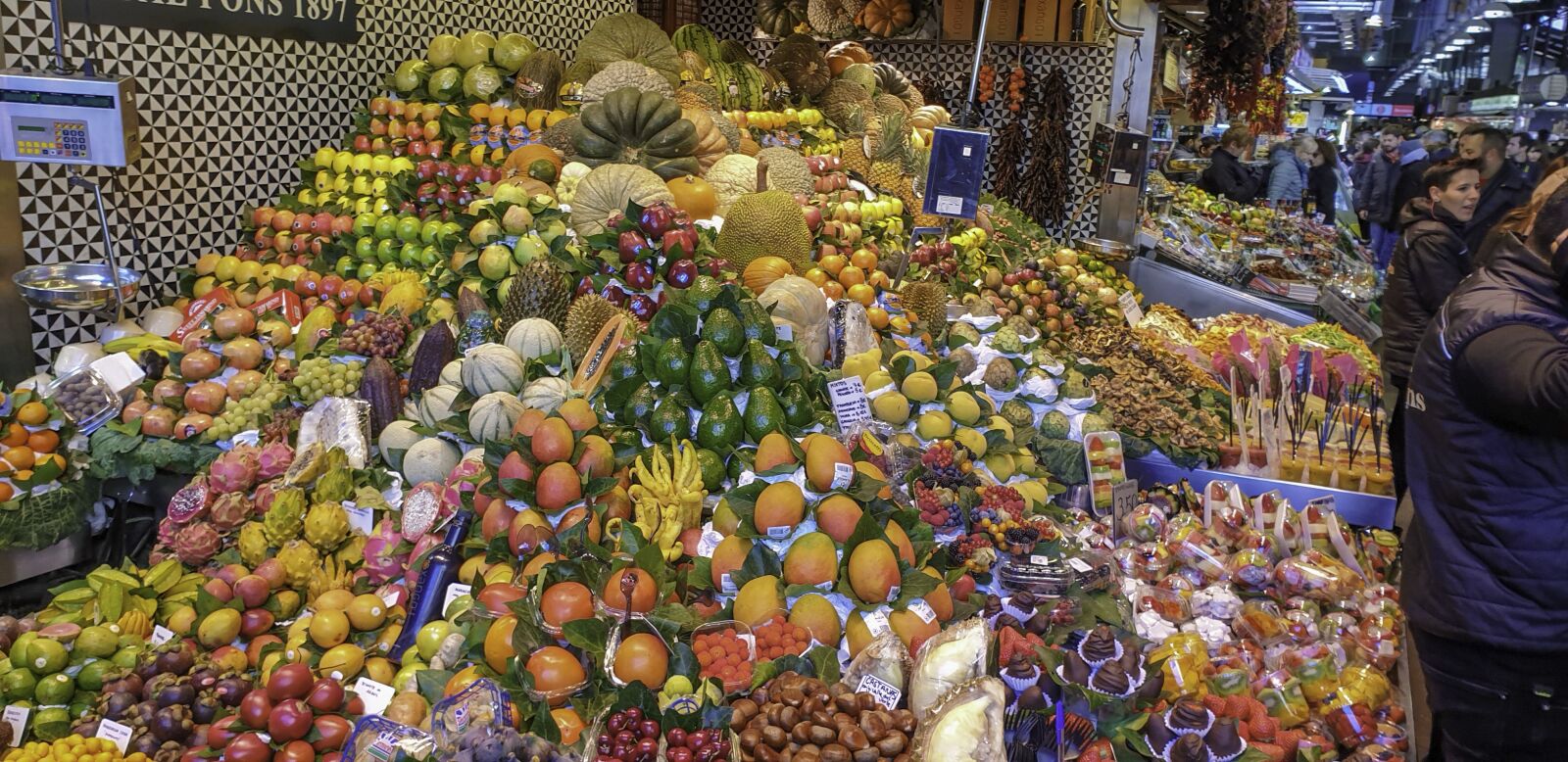Samsung Galaxy S9+ sample photo. Farmers local market, fruit photography
