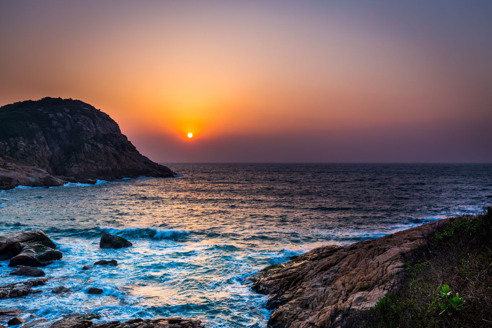 Canon EF 16-35mm F4L IS USM sample photo. Sunrise, sea, font font photography
