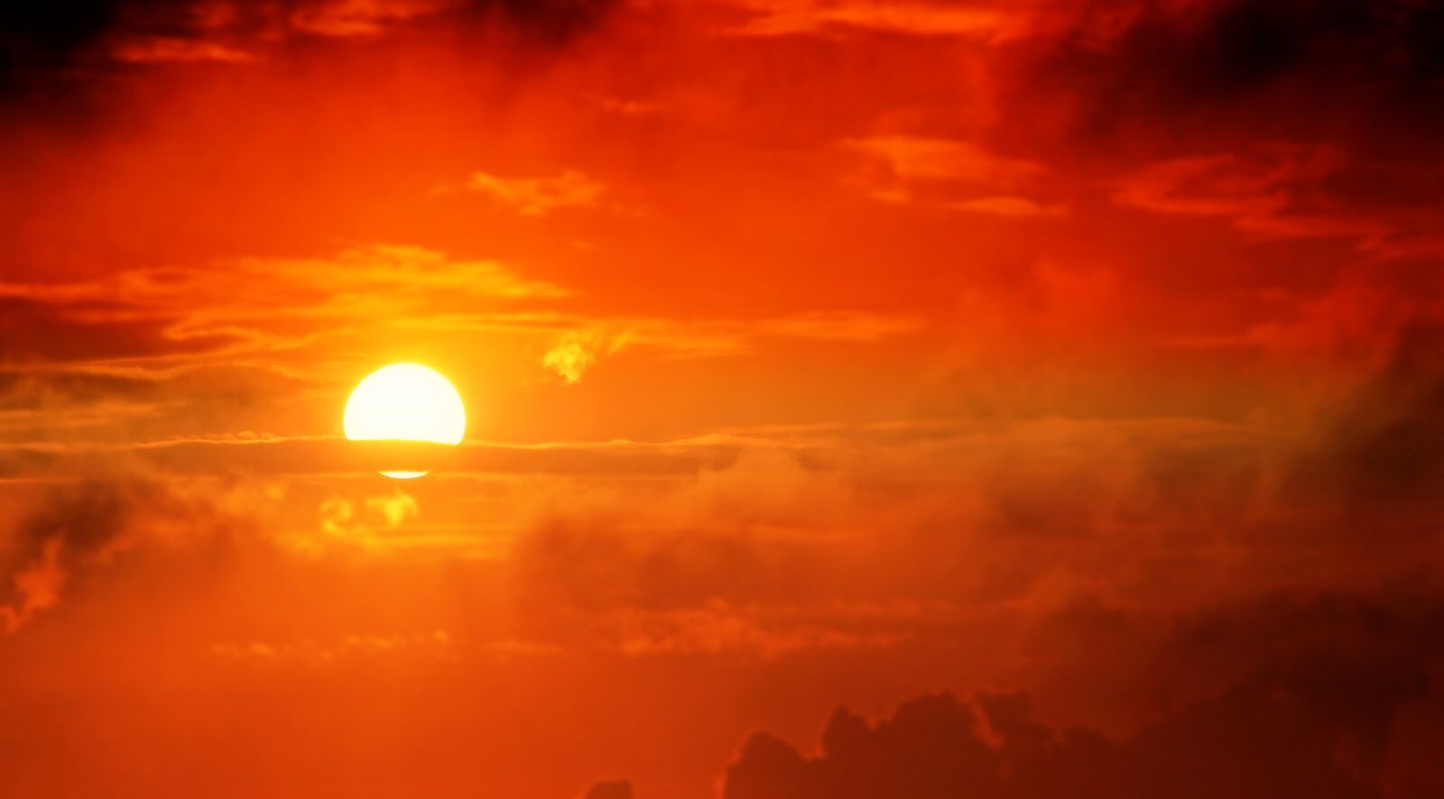 Canon EOS 100D (EOS Rebel SL1 / EOS Kiss X7) sample photo. Sunrise, sun, clouds photography