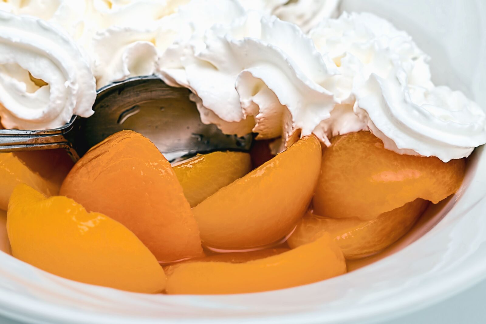 Canon EOS 70D sample photo. Apricot, whipped cream, spoon photography