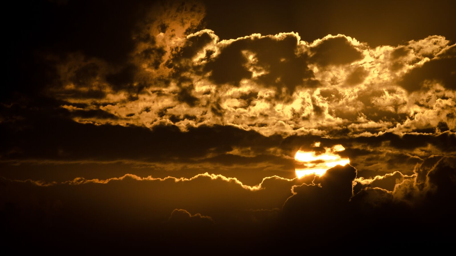 Canon EOS 600D (Rebel EOS T3i / EOS Kiss X5) sample photo. Sun, clouds, sunset photography