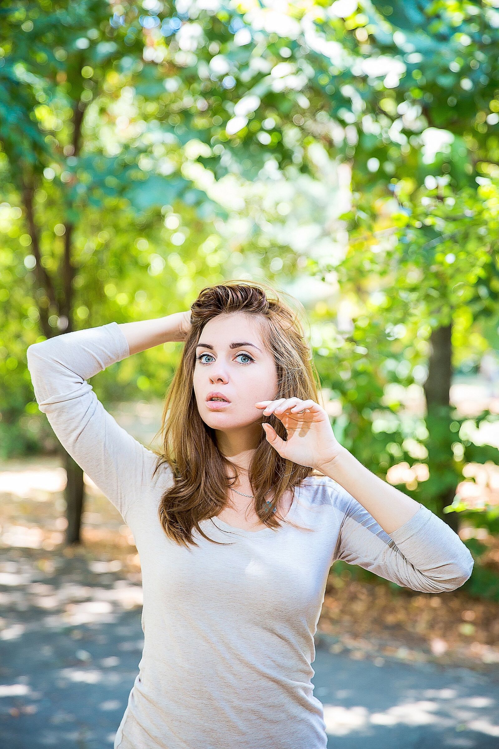 Canon EF 24-70mm F2.8L II USM sample photo. Girl, summer, hands photography