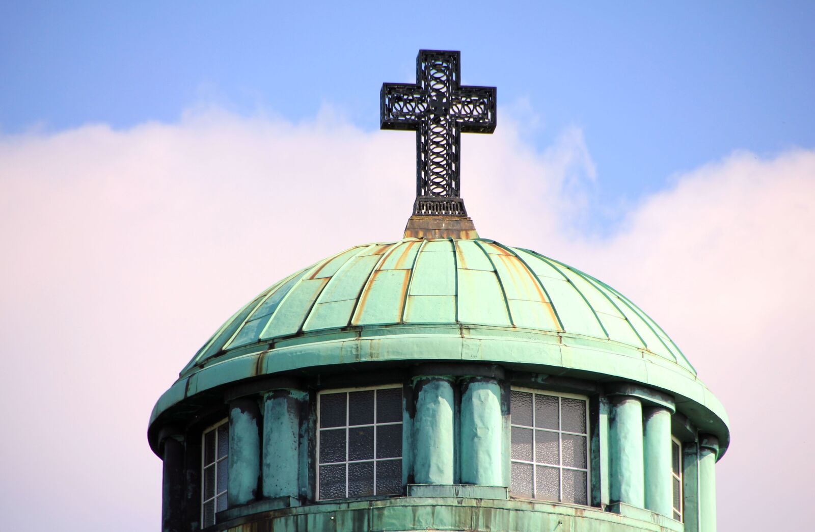 Canon EOS 550D (EOS Rebel T2i / EOS Kiss X4) sample photo. Roof, cross, tower photography