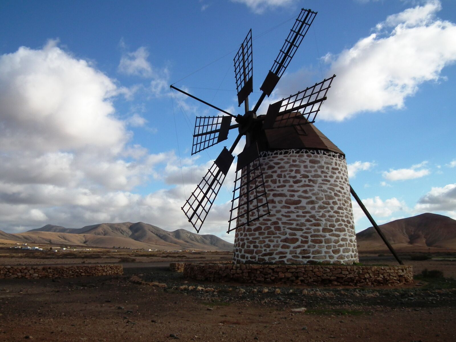FujiFilm FinePix HS10 (FinePix HS11) sample photo. Fuerteventura, windmill, canaren photography