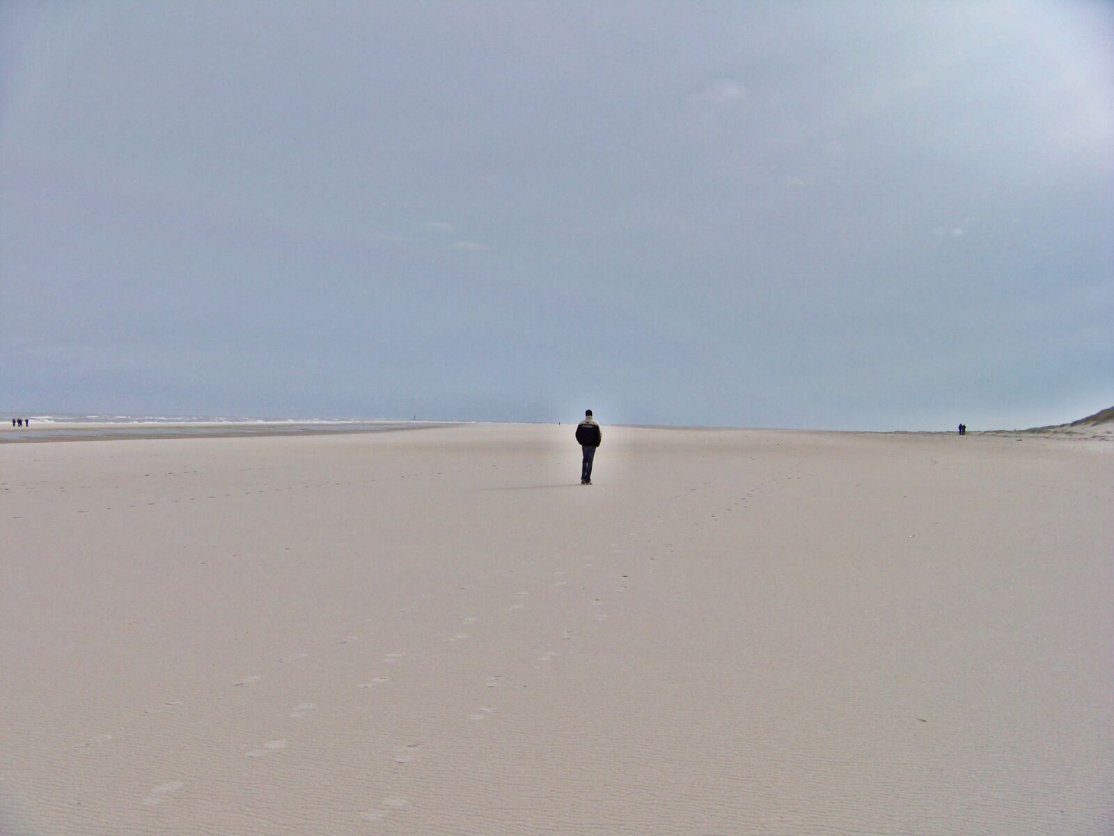 Kodak EASYSHARE Z8612 IS DIGITAL CAMERA sample photo. Beach, lonely, lost, sand photography