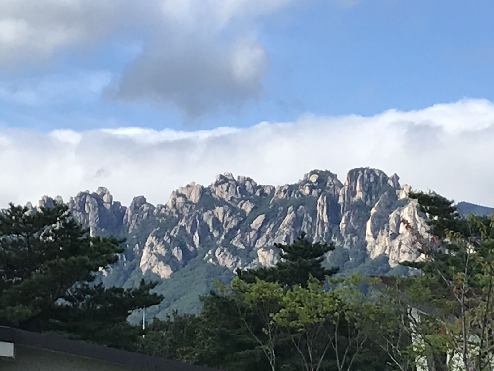 iPhone 7 back camera 3.99mm f/1.8 sample photo. Mt seoraksan, cloud, nature photography