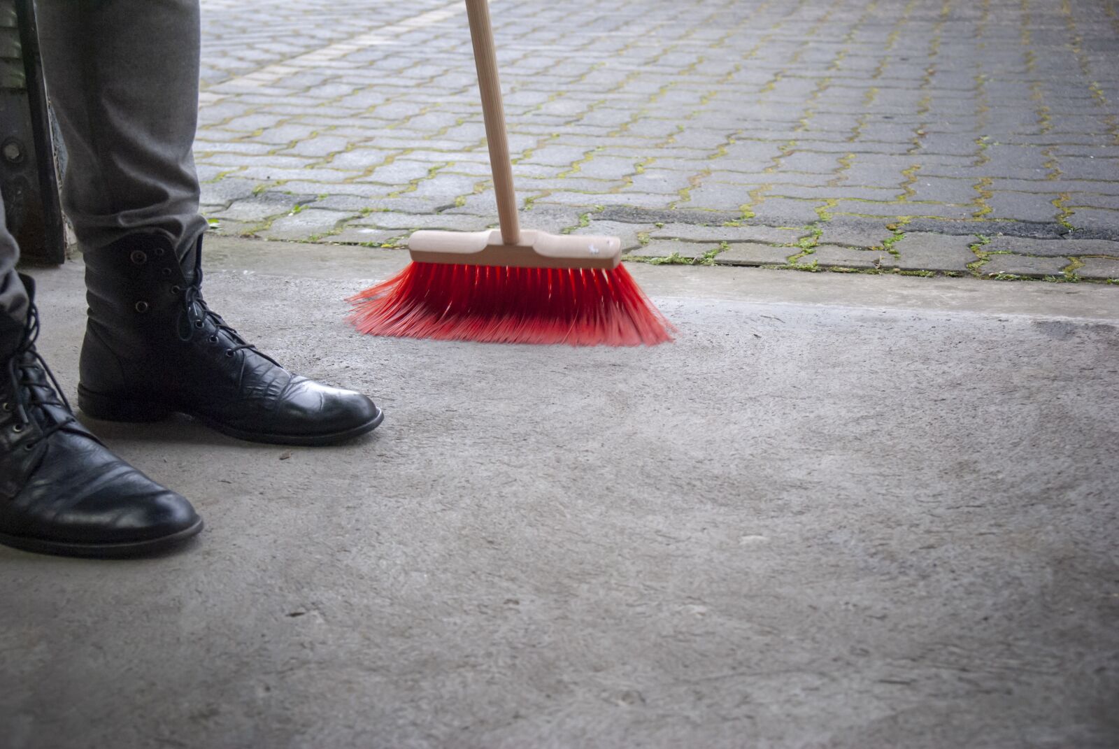 Nikon D3000 sample photo. Sweeping, the court, brush photography