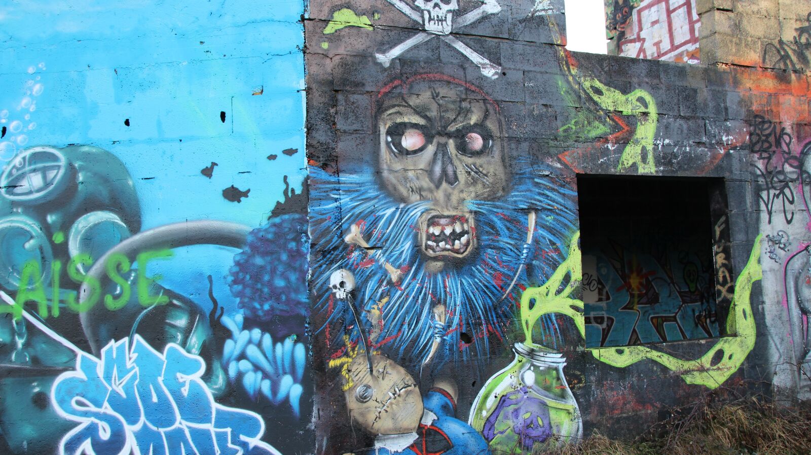 Canon EOS 100D (EOS Rebel SL1 / EOS Kiss X7) sample photo. Graffiti, art, street photography