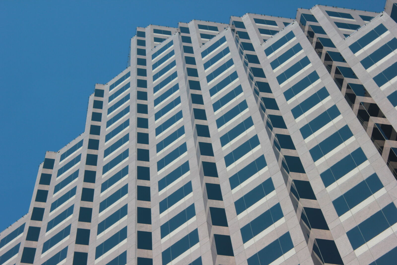 Canon EOS 550D (EOS Rebel T2i / EOS Kiss X4) sample photo. Architecture, austin, building, downtown photography