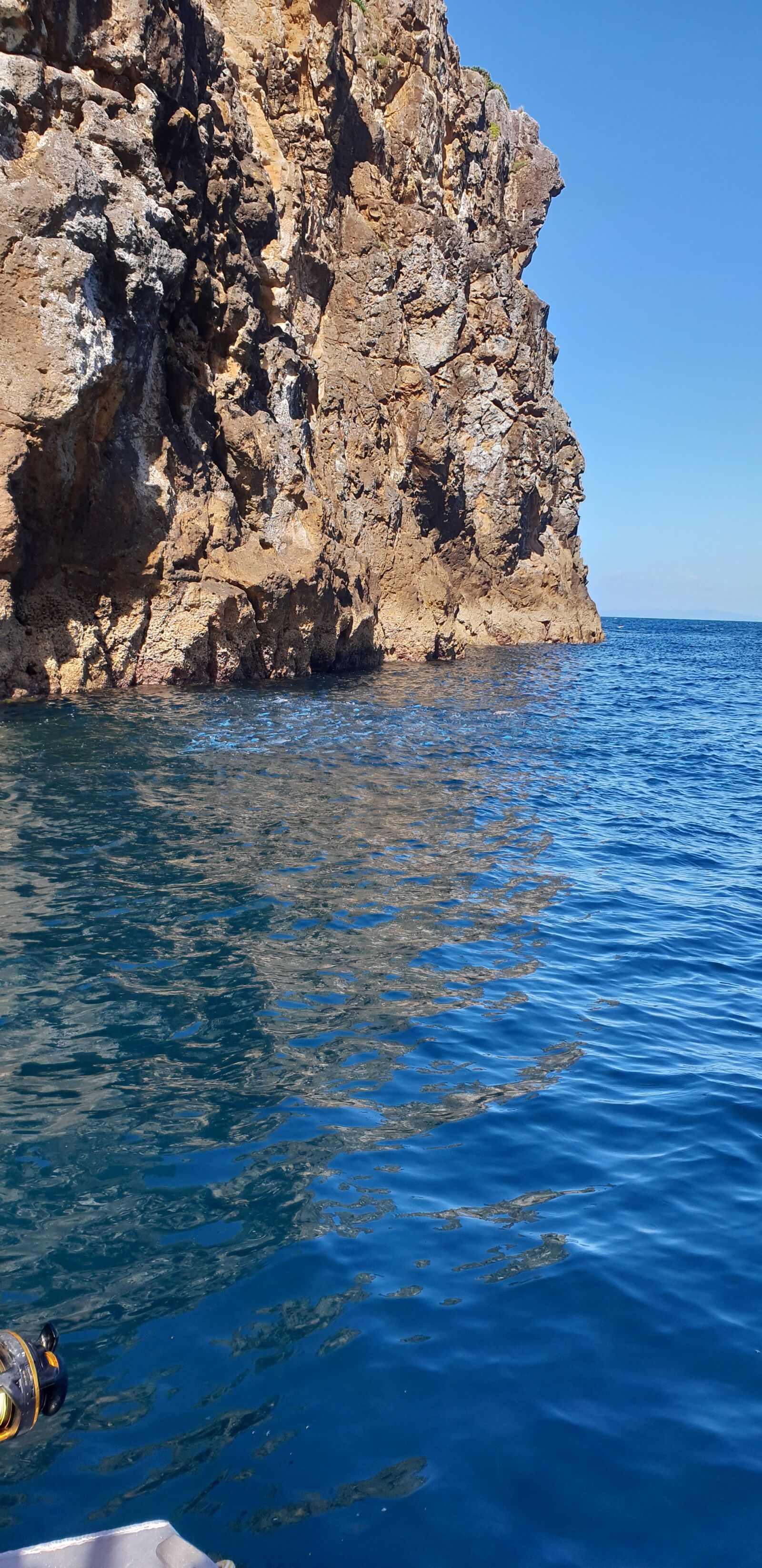 Samsung Galaxy S9+ sample photo. Rocks, water, sea photography