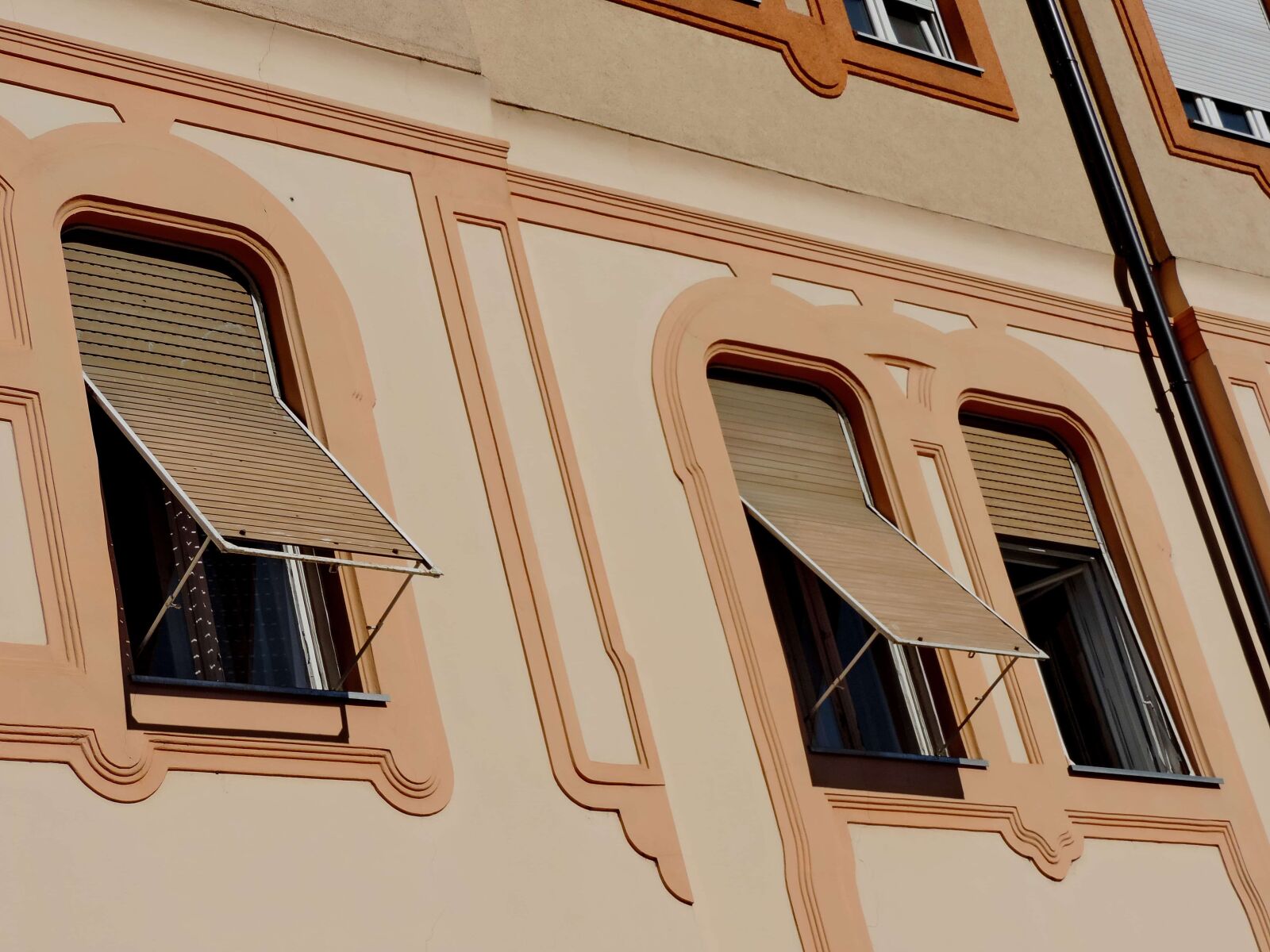 Nikon Coolpix P520 sample photo. Exterior, facade, architecture, window photography