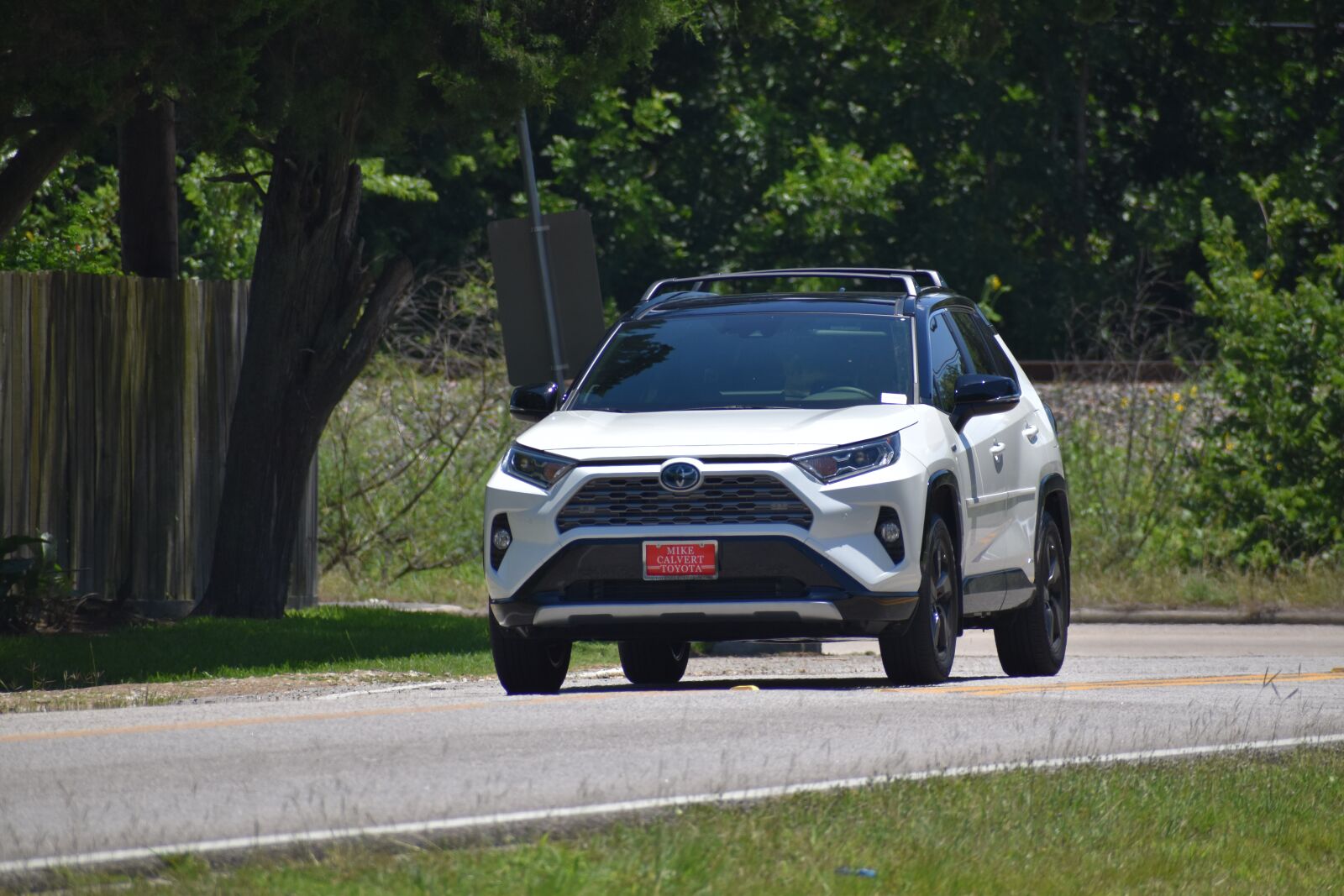 Nikon D3500 sample photo. Toyota rav 4, hybrid, crossover photography