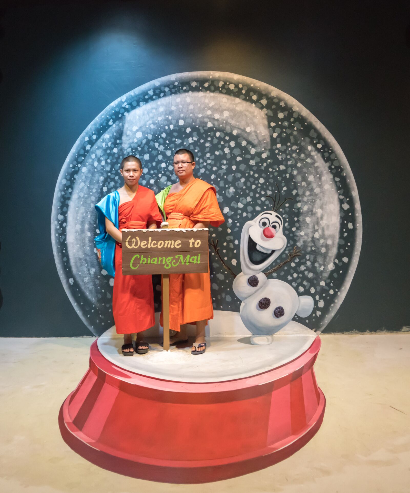 Sony a7R II + Sony FE 24-240mm F3.5-6.3 OSS sample photo. Chiang mai, monks, people photography
