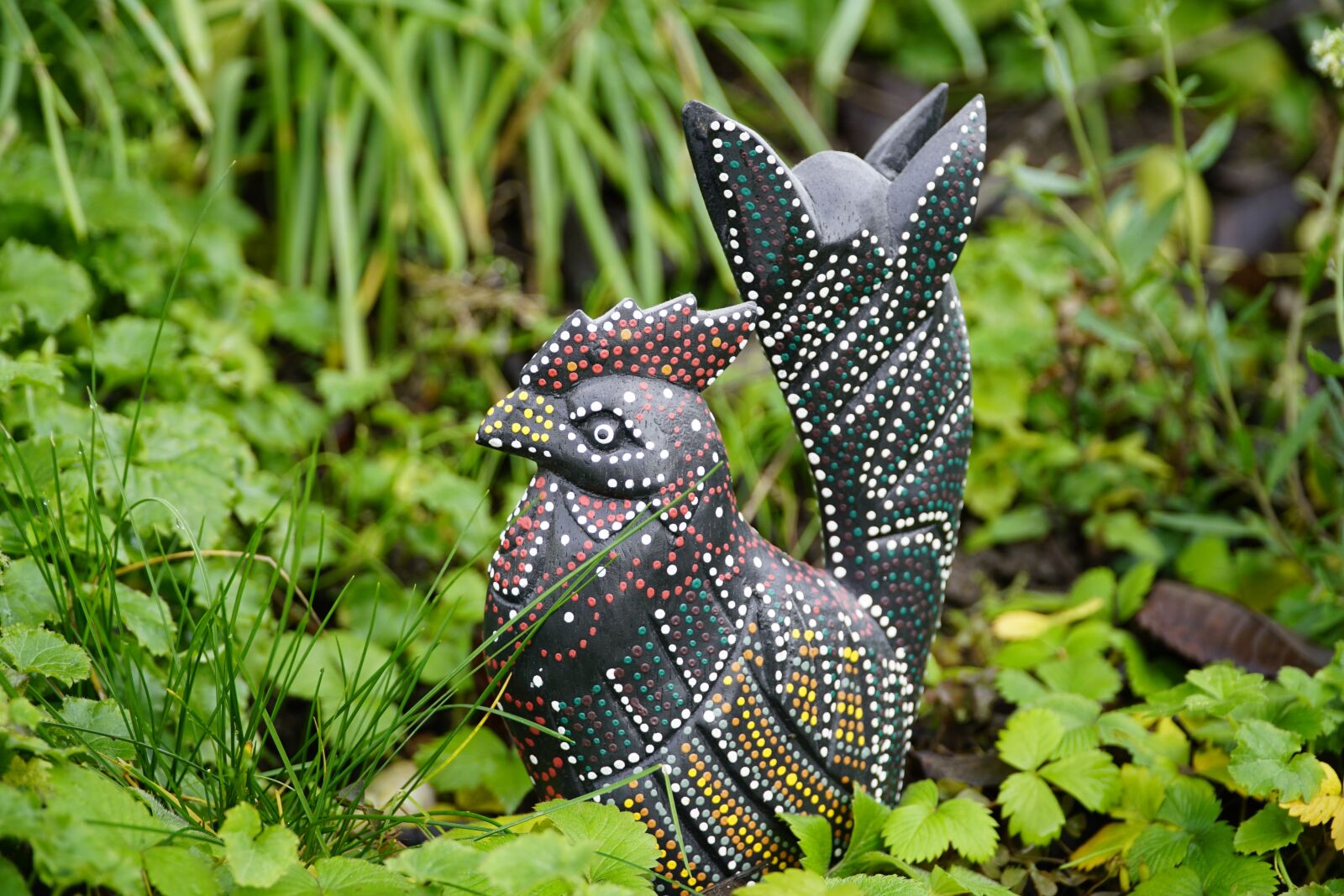 Sony a7R II + Sony E PZ 18-105mm F4 G OSS sample photo. Rooster, chicken, decoration photography