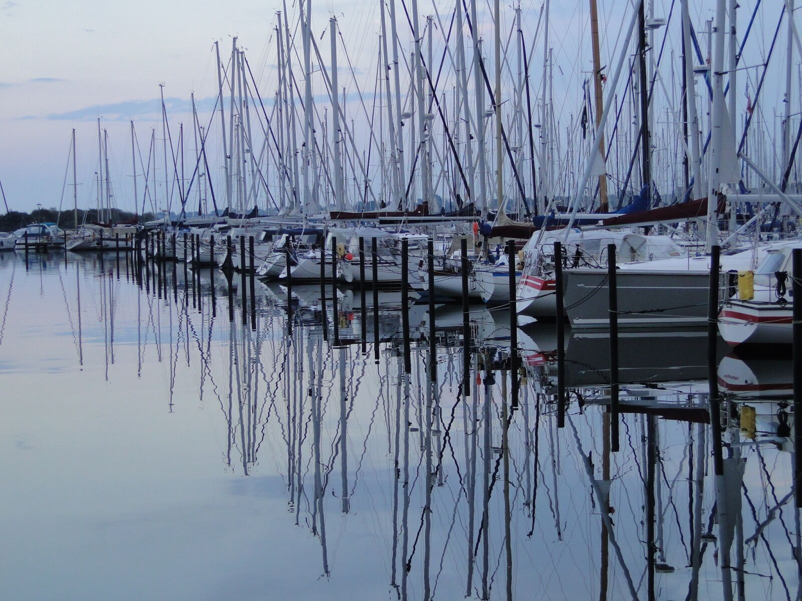 Sony Cyber-shot DSC-HX1 sample photo. Waters, reflection, pier photography
