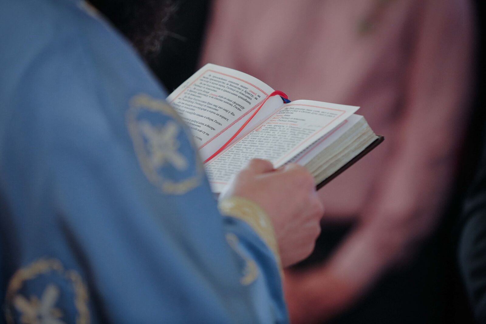Canon EF 70-200mm F2.8L IS II USM sample photo. Reading, priest, bible, spirituality photography