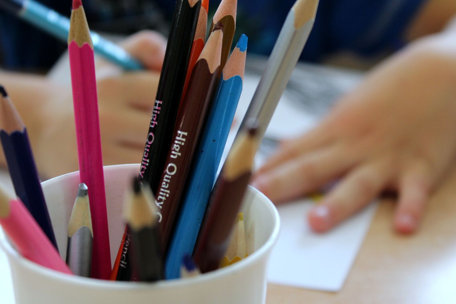 Canon EOS 1200D (EOS Rebel T5 / EOS Kiss X70 / EOS Hi) sample photo. Child, crayons, drawing photography