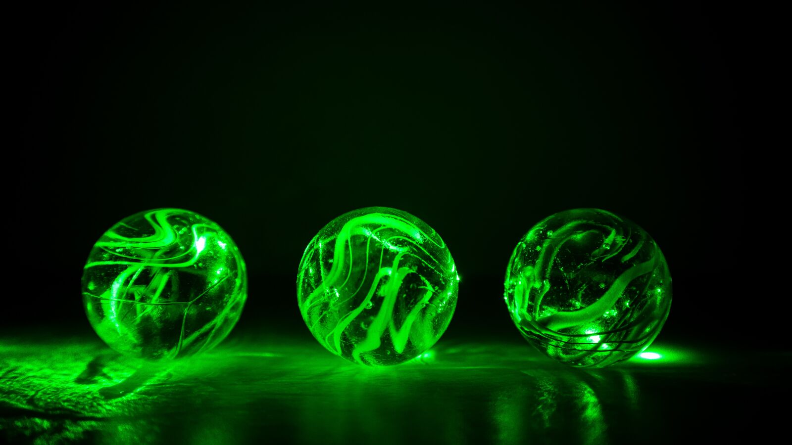 Canon EF-M 15-45mm F3.5-6.3 IS STM sample photo. Marbles, green, technology photography