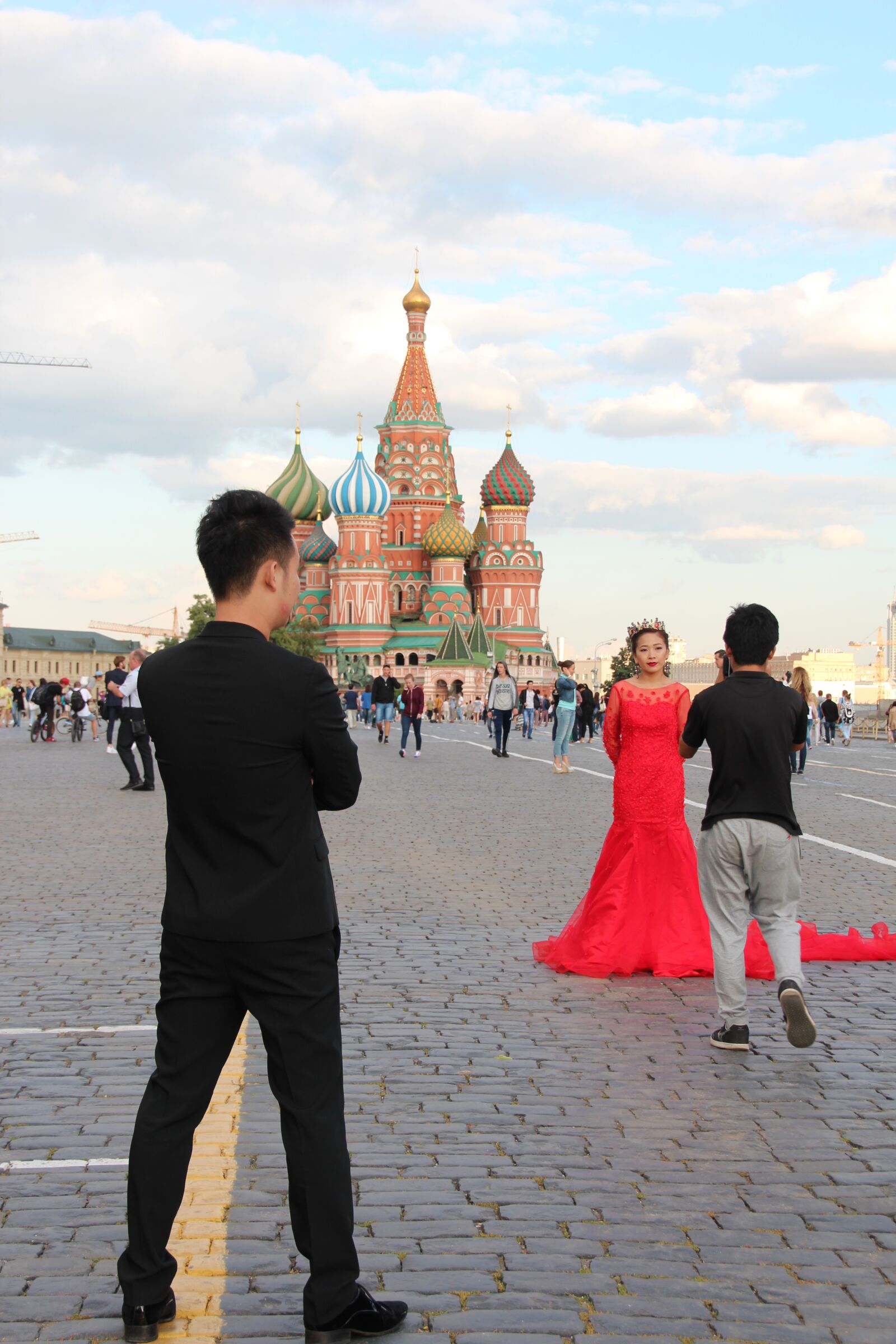 Canon EOS 600D (Rebel EOS T3i / EOS Kiss X5) sample photo. Photo shoot, red square photography