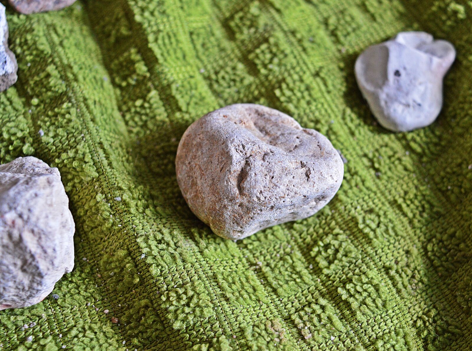 Nikon D3200 sample photo. Pebble, towel, fabric photography
