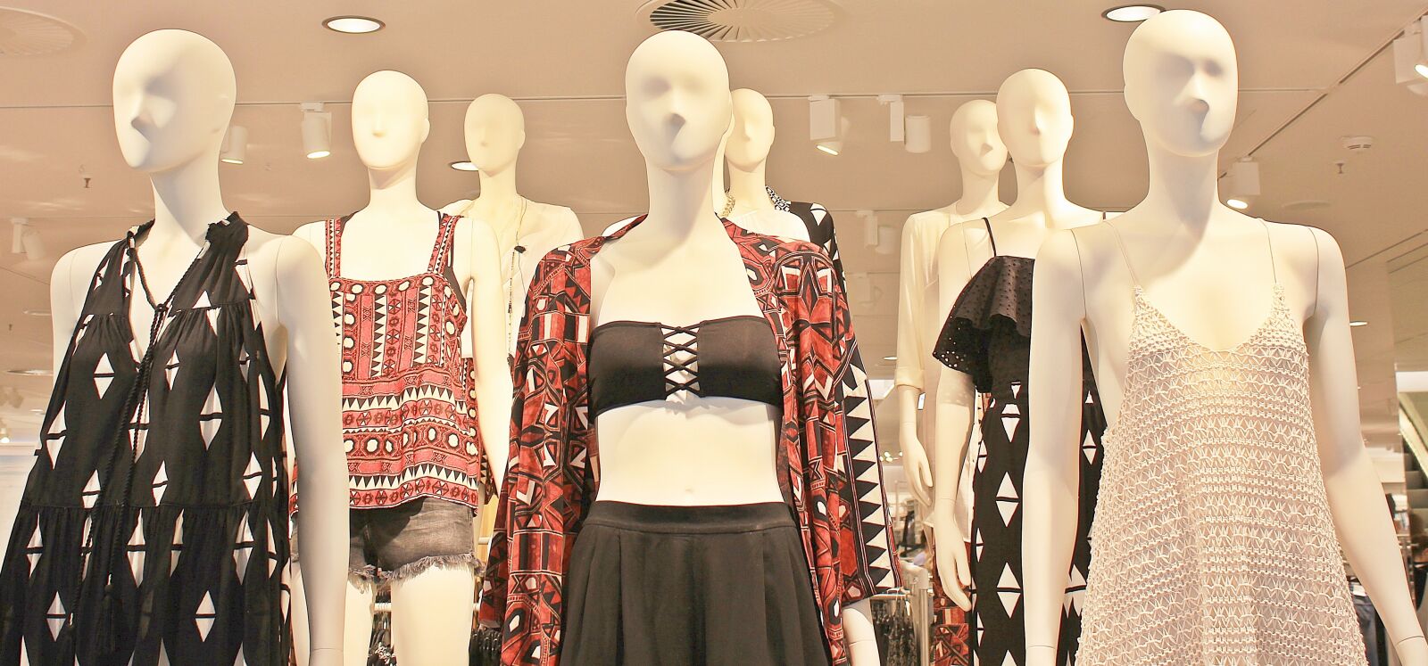 Canon EOS 550D (EOS Rebel T2i / EOS Kiss X4) sample photo. Mannequins, fashion, dolls photography
