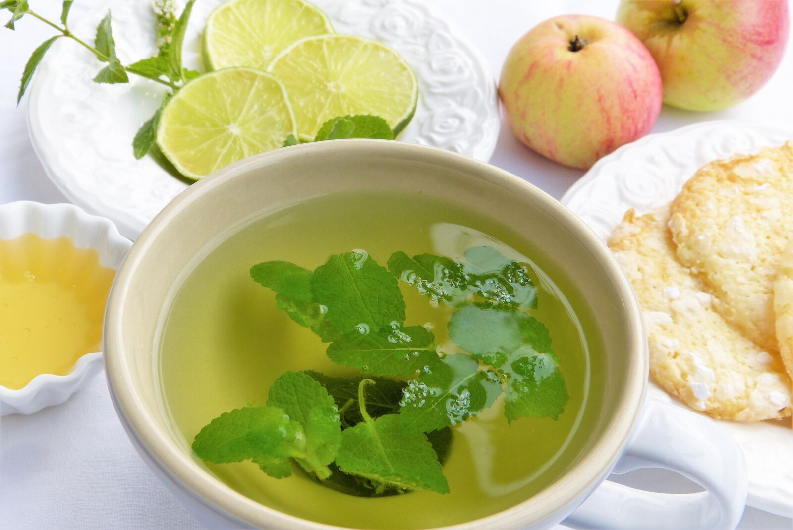Panasonic Lumix DMC-FZ150 sample photo. Tee, teacup, herbs photography