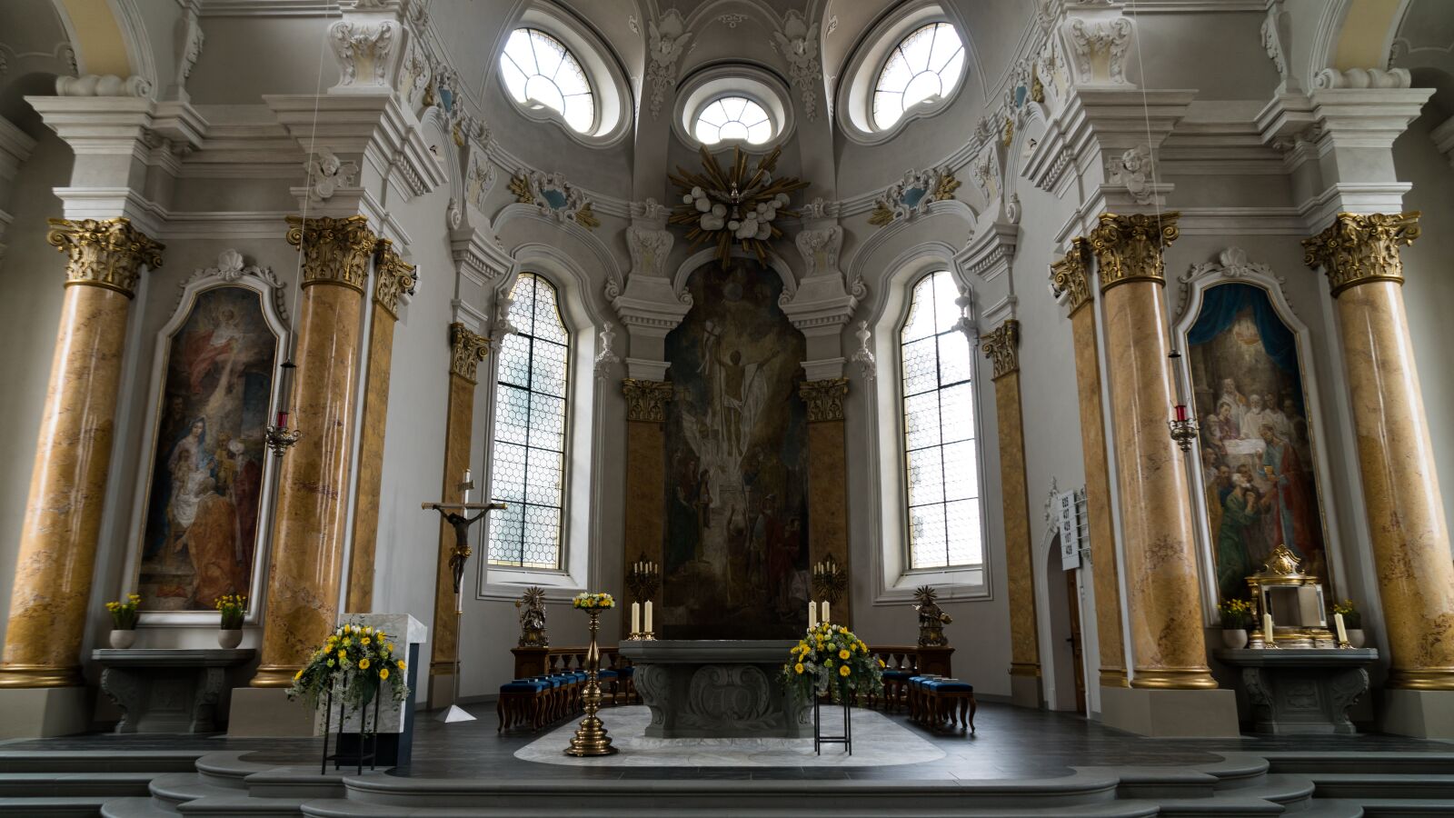 Sony a6500 + Sony Vario-Tessar T* E 16-70mm F4 ZA OSS sample photo. Church, blanket, roof photography